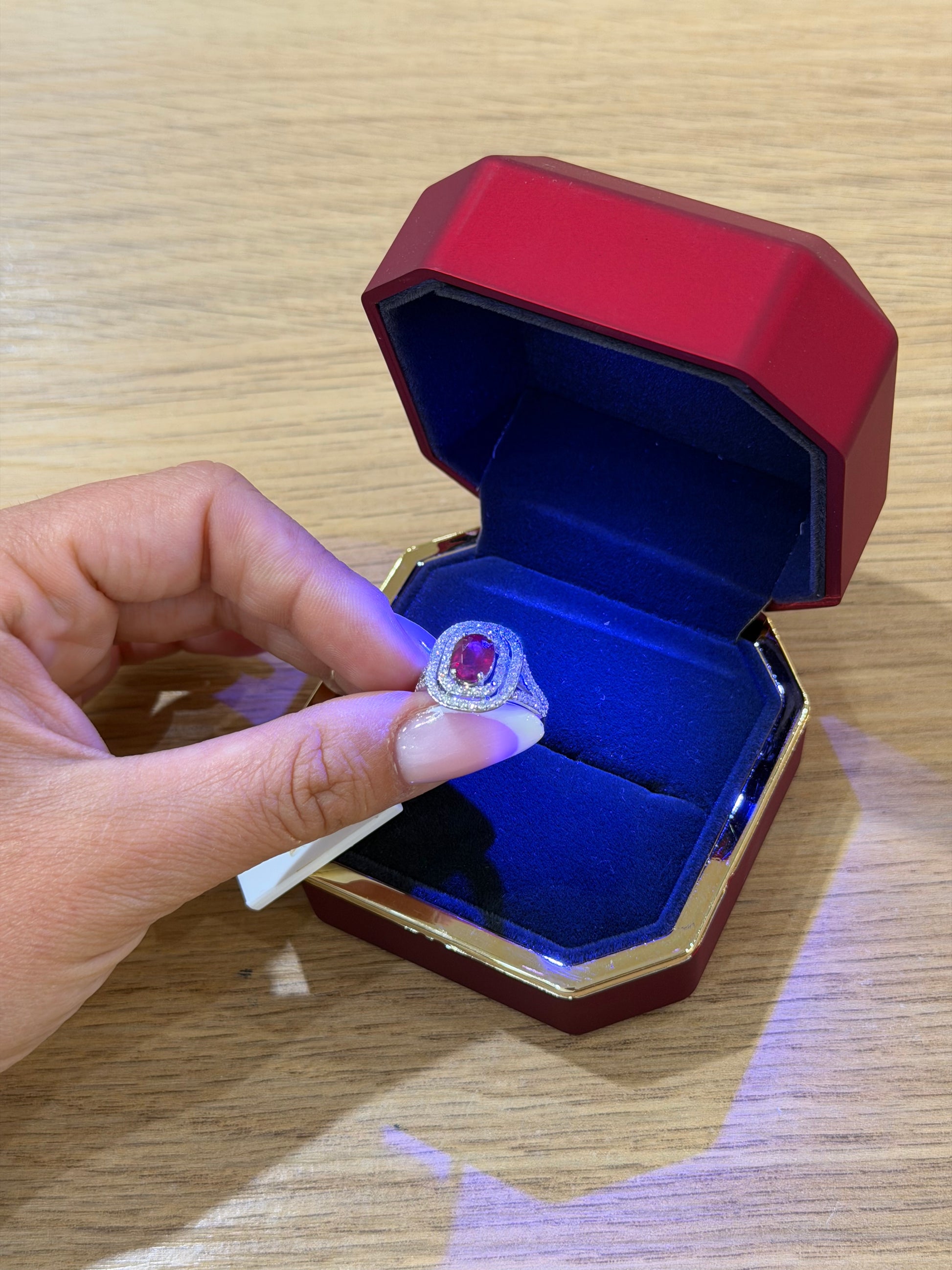 ANELLO ORO 18KT CON DIAMANTI E RUBINO