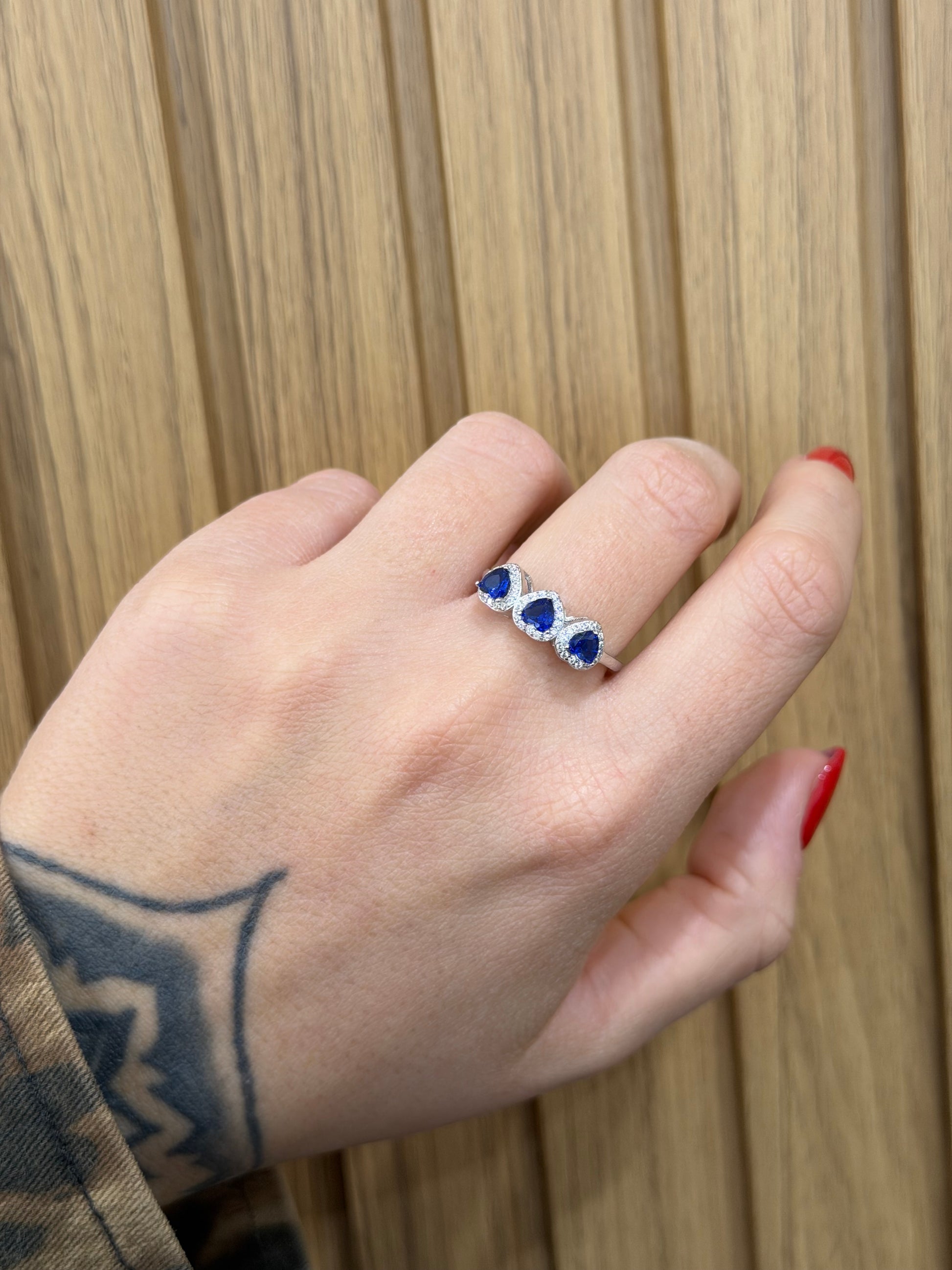 ANELLO ARGENTO 3 CUORI BLU