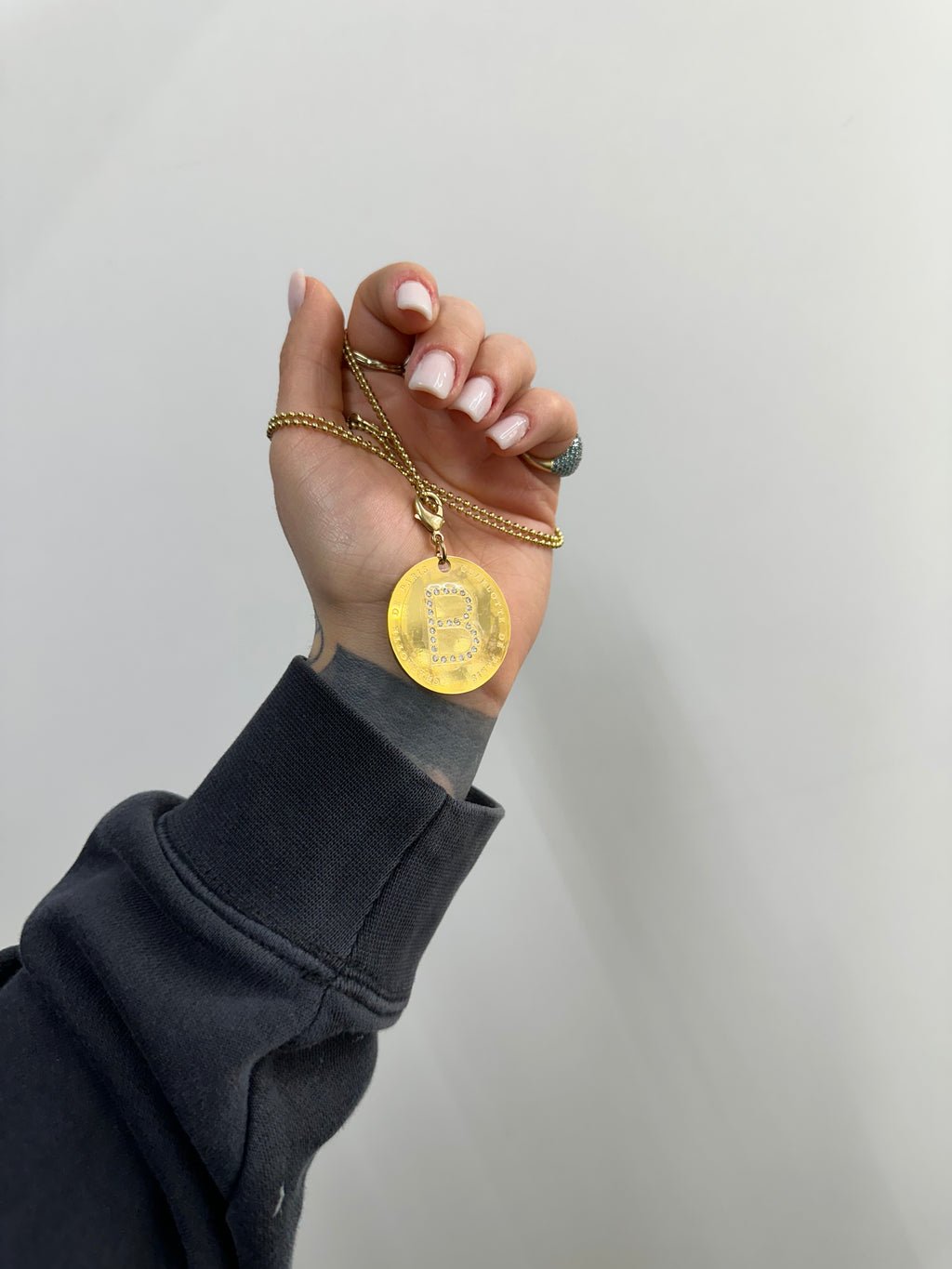 COLLANA INIZIALE IN ACCIAIO CON DORATURA LETTERA B