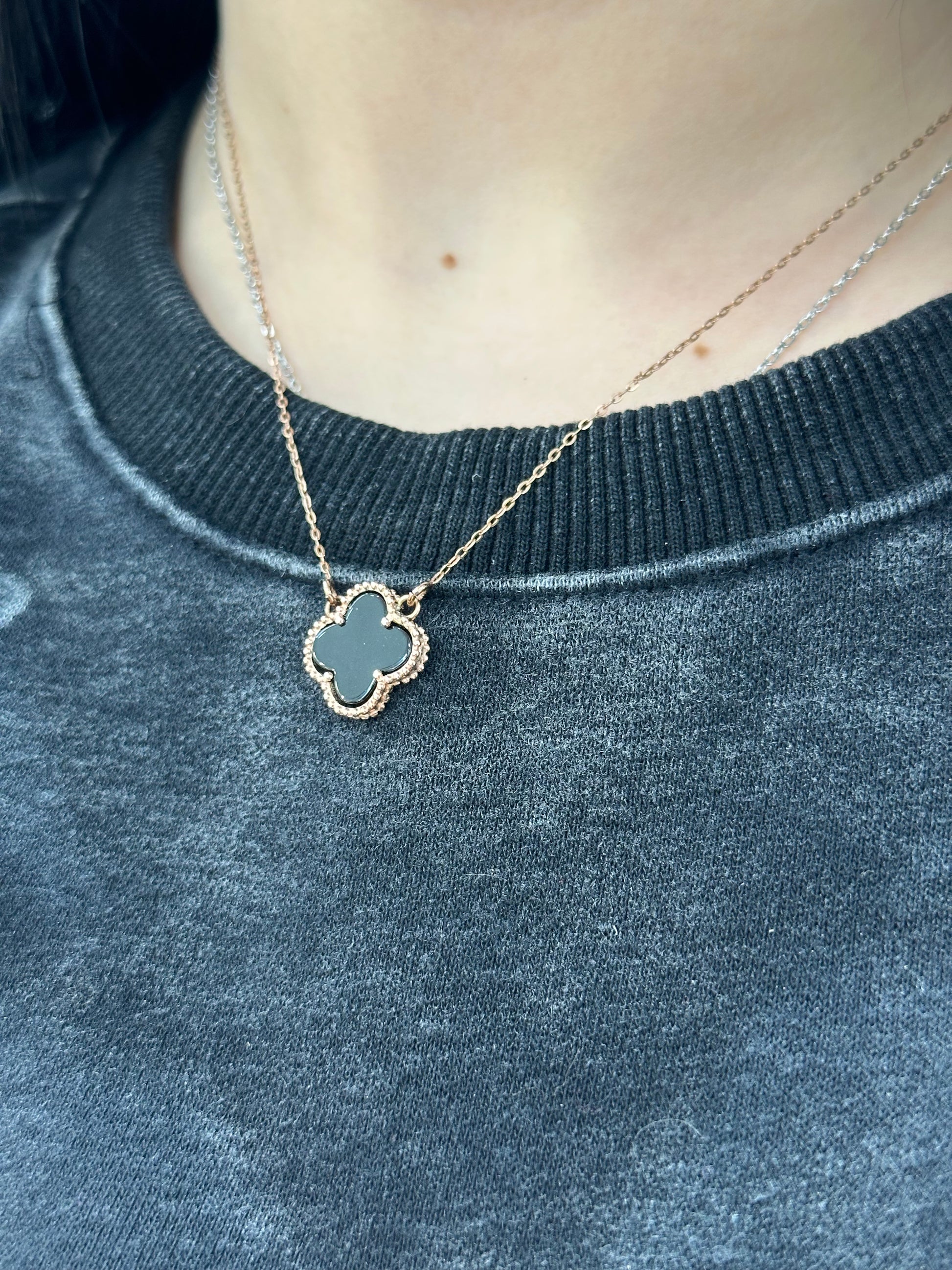 COLLANA QUADRIFOGLIO PIETRE NERE