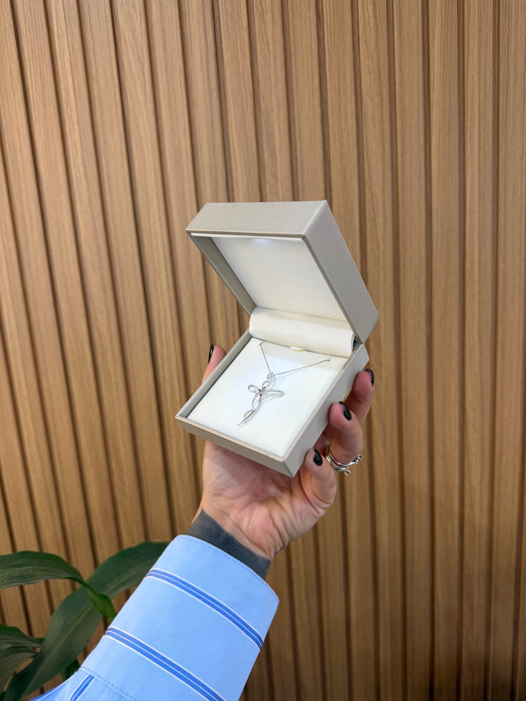 COLLANA ORO 18KT CROCE CON DIAMANTI