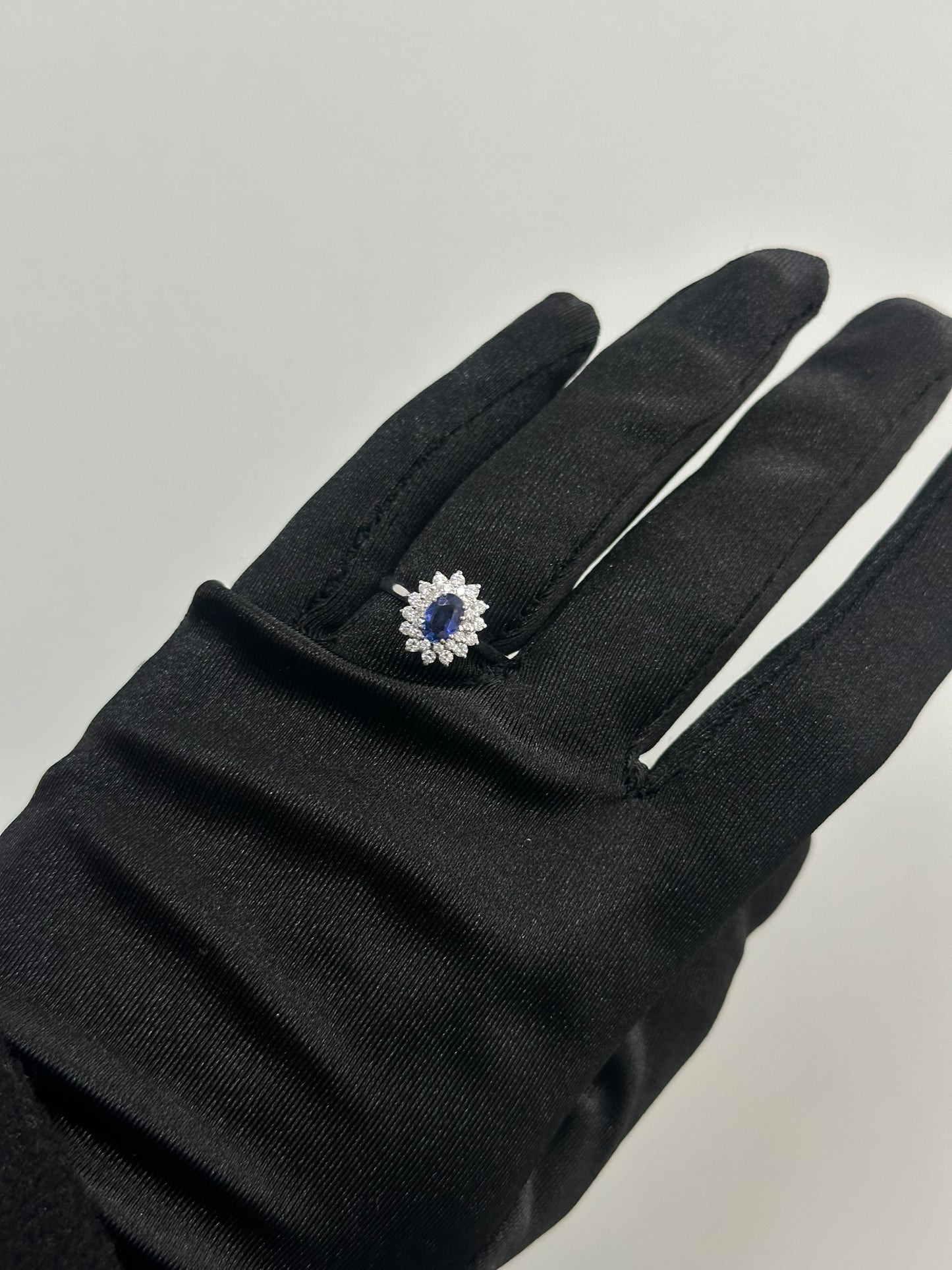 ANELLO ORO 18KT CON DIAMANTI E ZAFFIRO BLU