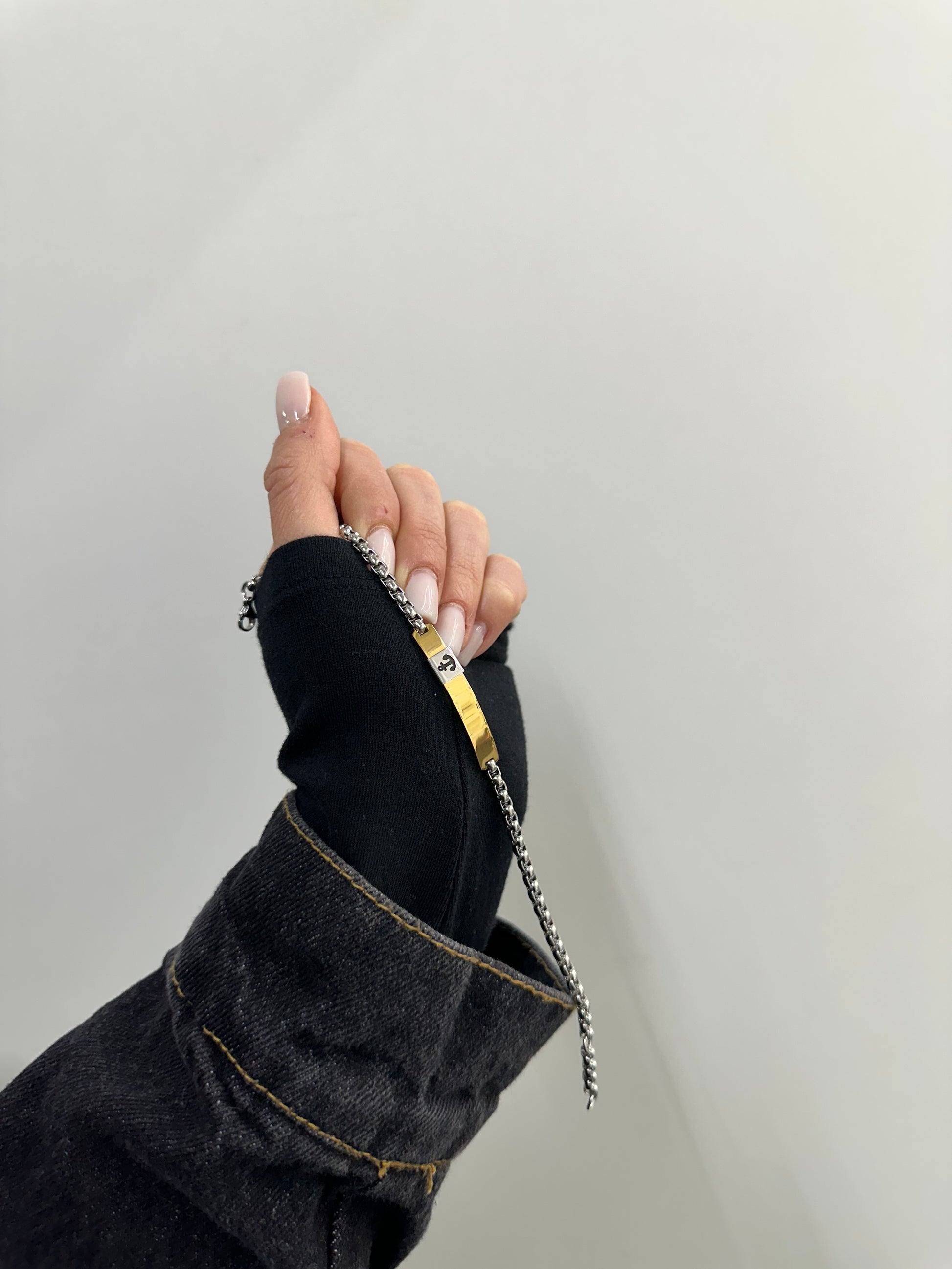 BRACCIALE ANCORA CON TARGA IN ACCIAIO E DORATURA