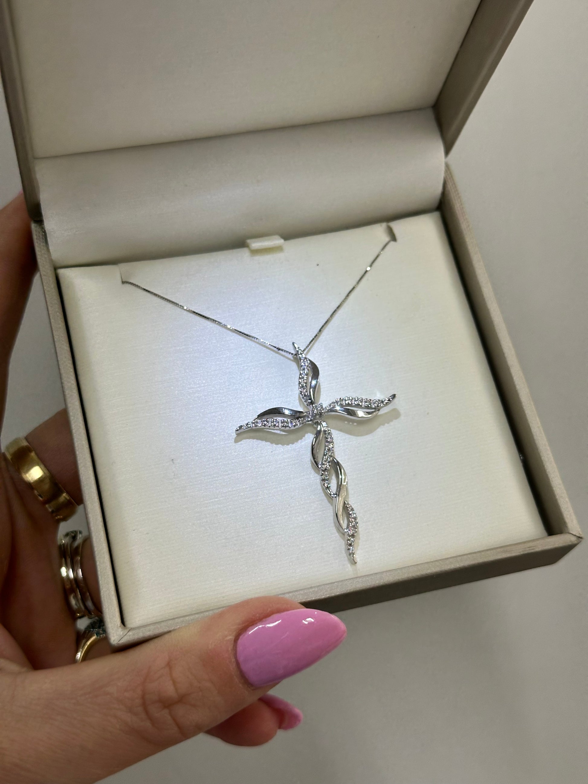 COLLANA CON CROCE ORO E DIAMANTI