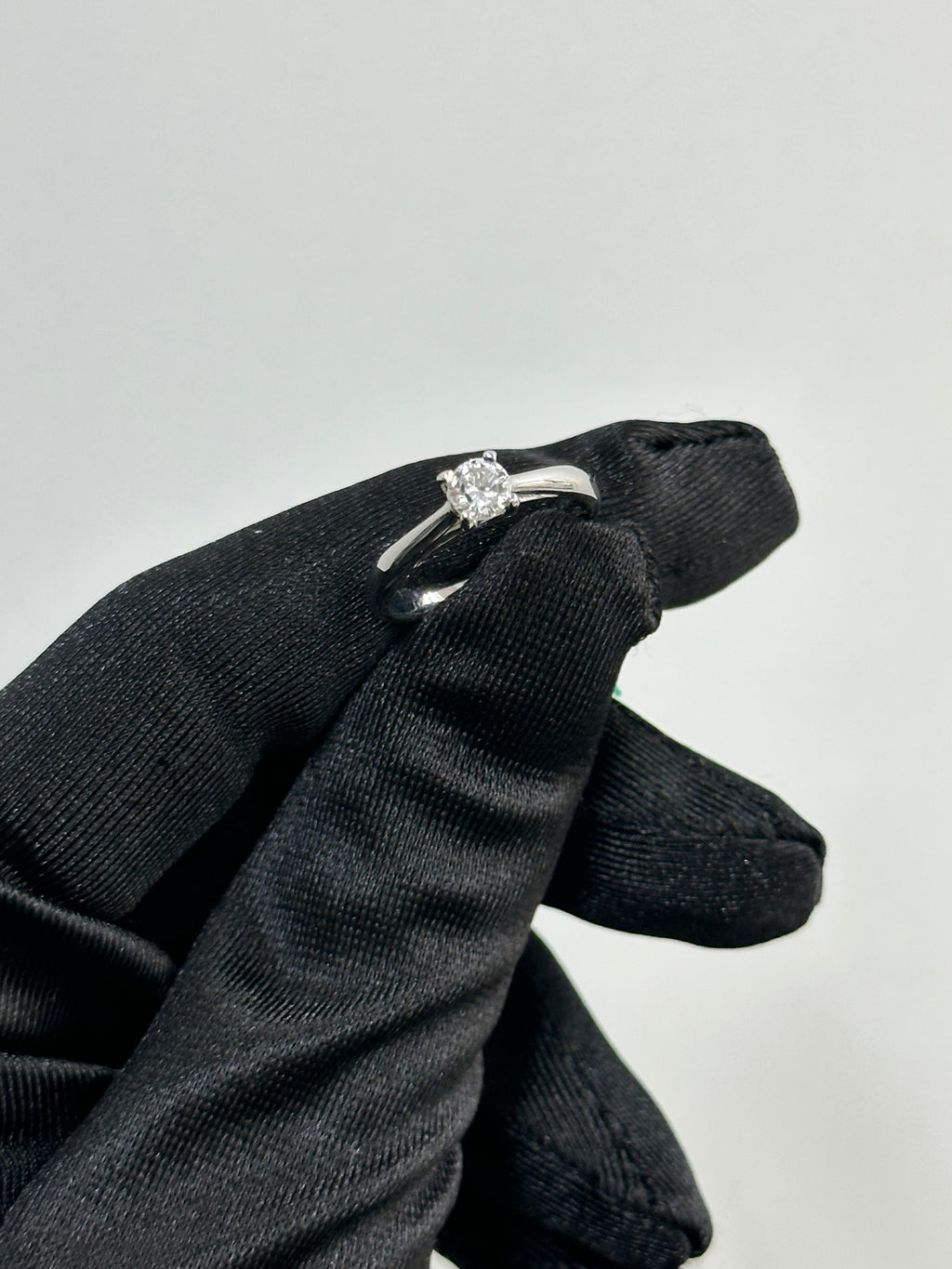 ANELLO SOLITARIO ORO 18KT CON DIAMANTE
