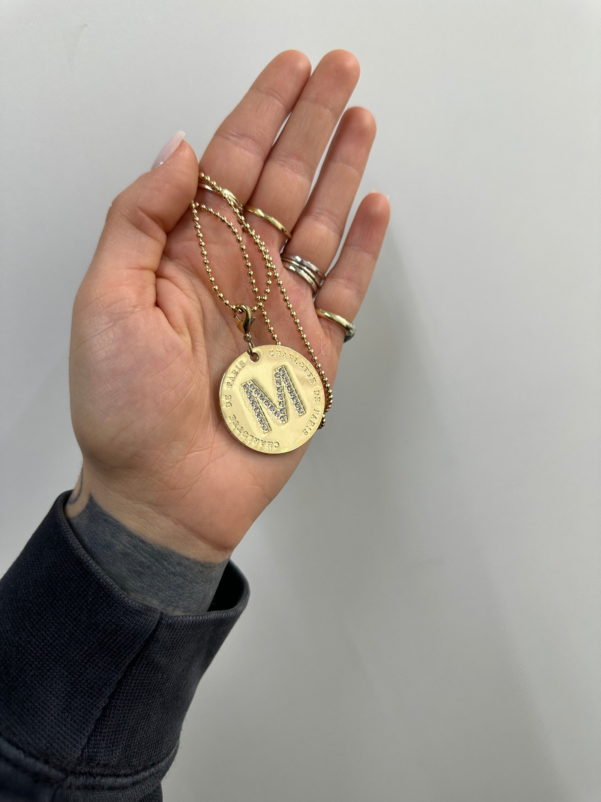 COLLANA INIZIALE IN ACCIAIO CON DORATURA LETTERA M