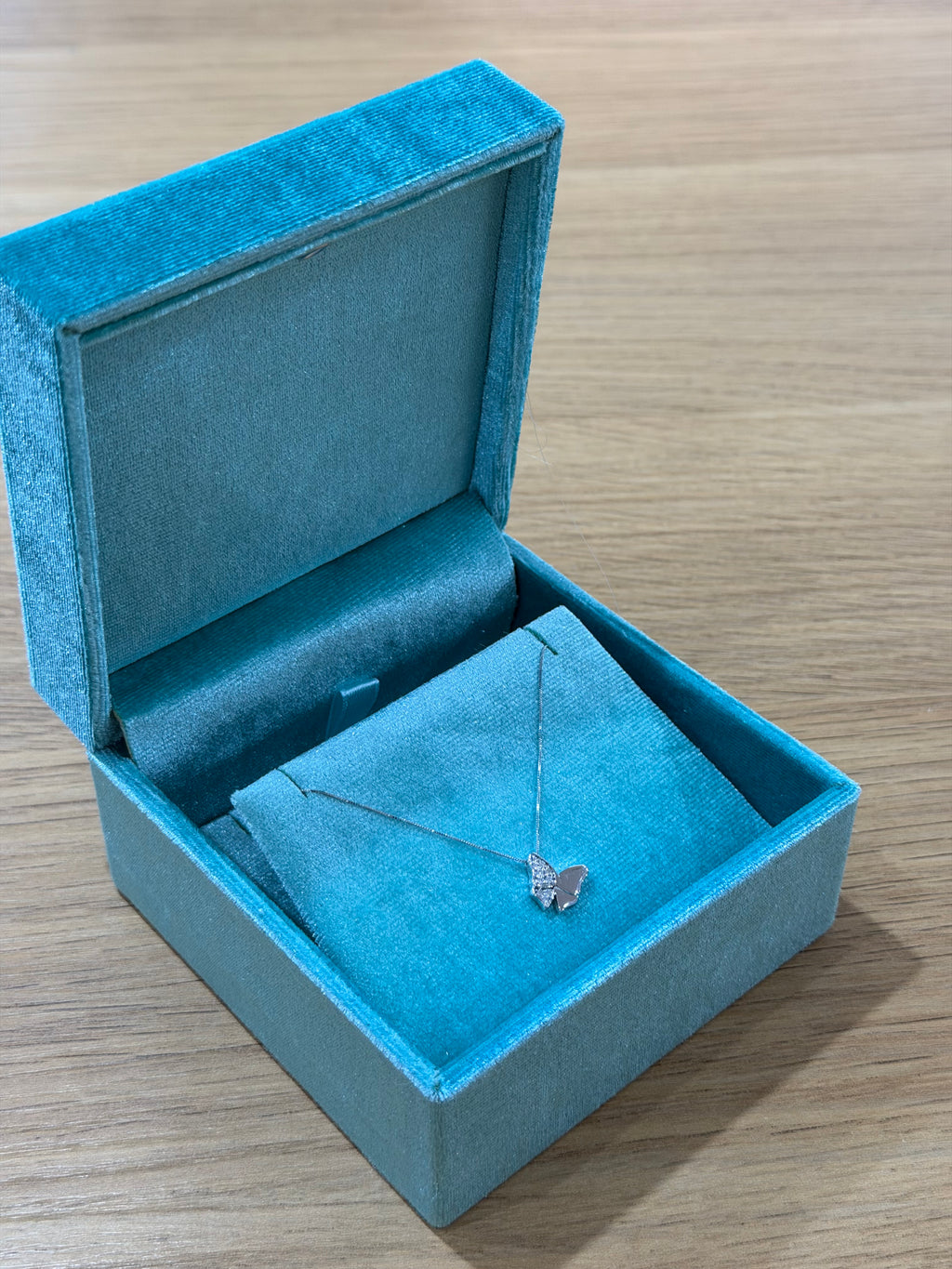 COLLANA ORO 18KT FARFALLA CON DIAMANTI LUCCIOLE