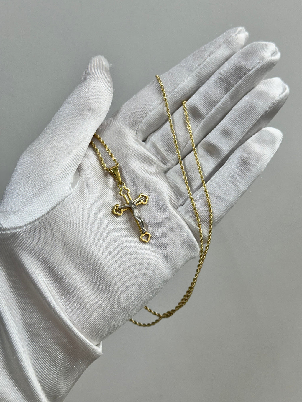 COLLANA CON CROCE E LASER ORO 18KT
