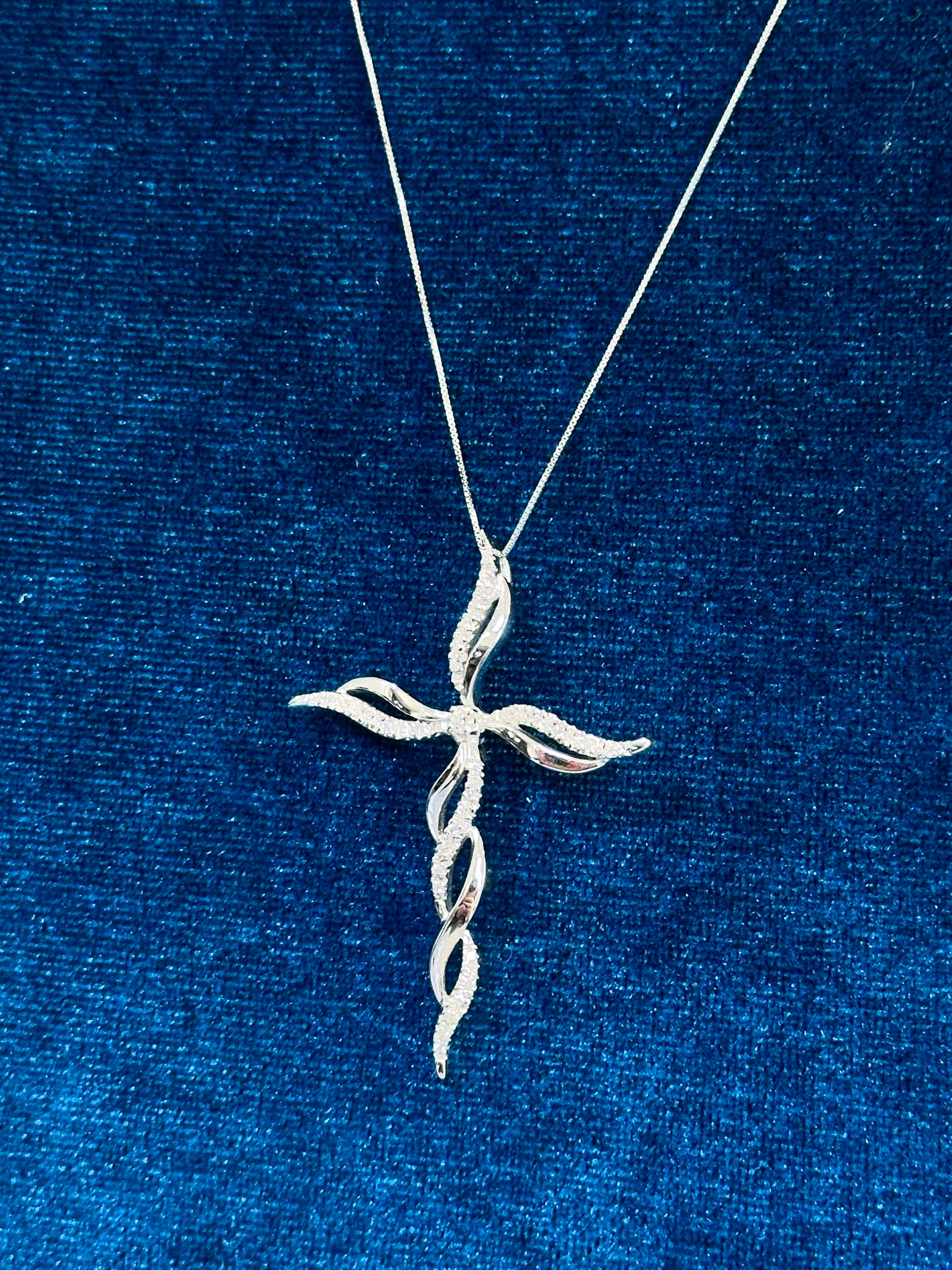 COLLANA CON CROCE ORO E DIAMANTI