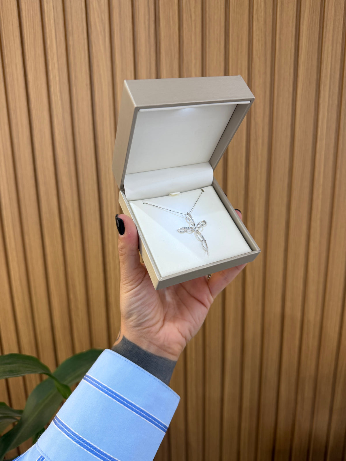 COLLANA ORO 18KT CROCE CON DIAMANTI