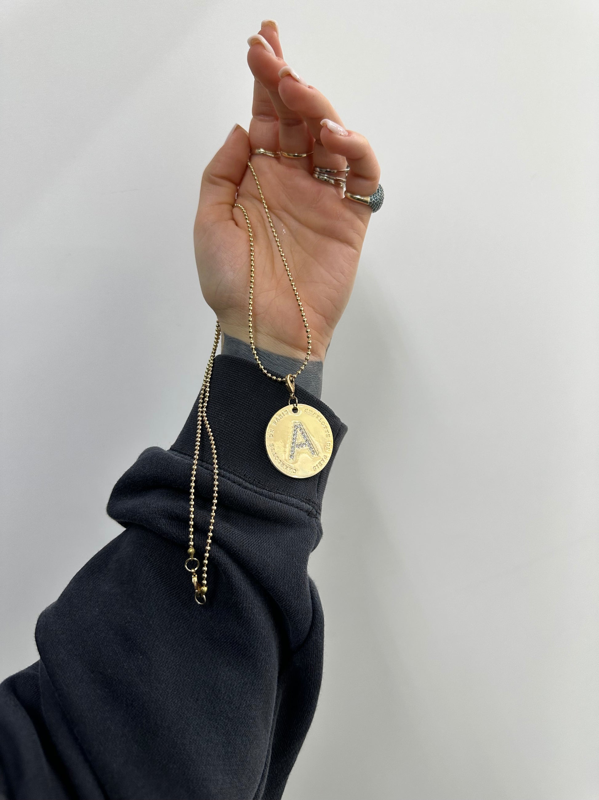 COLLANA INIZIALE IN ACCIAIO CON DORATURA LETTERA A