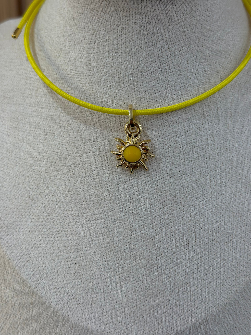 COLLANA CALAMITA CON CIONDOLO CORNO SMALTATO ORO 18KT