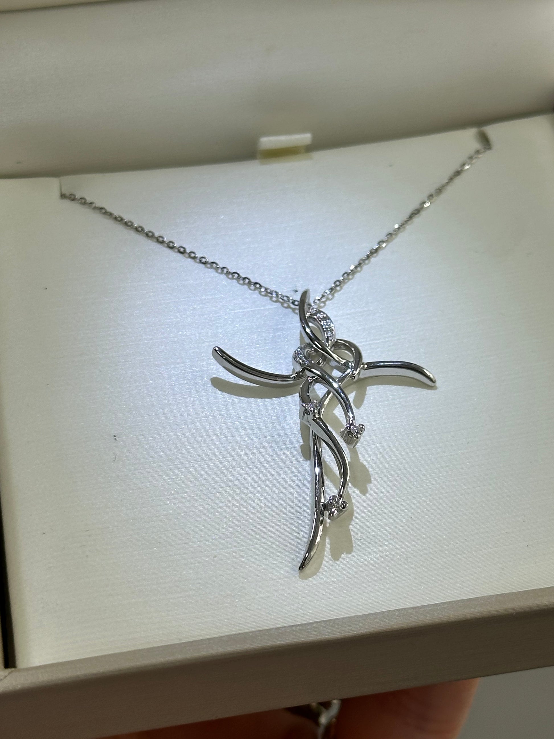 COLLANA CON CROCE E DIAMANTI