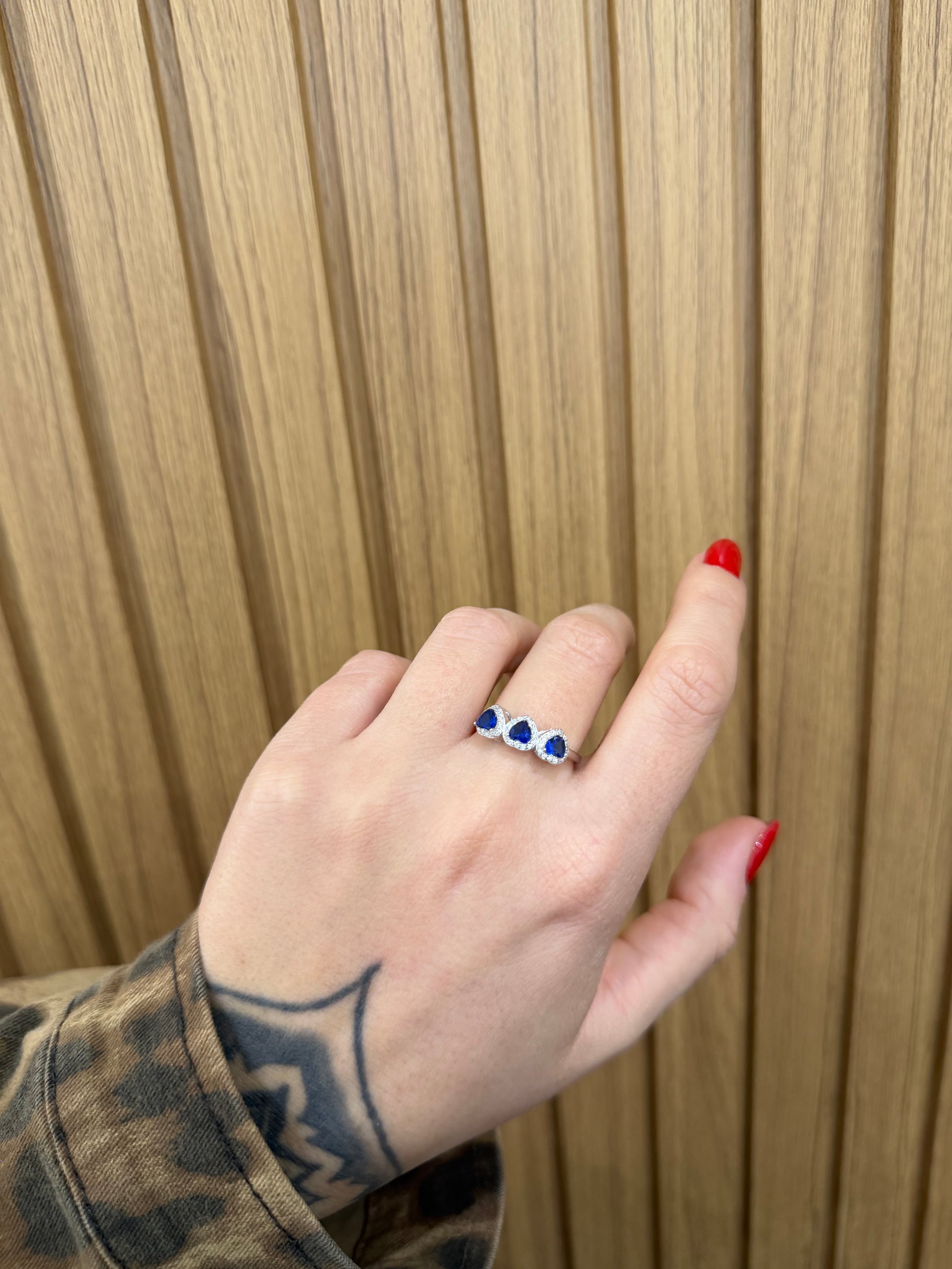 ANELLO ARGENTO 3 CUORI BLU