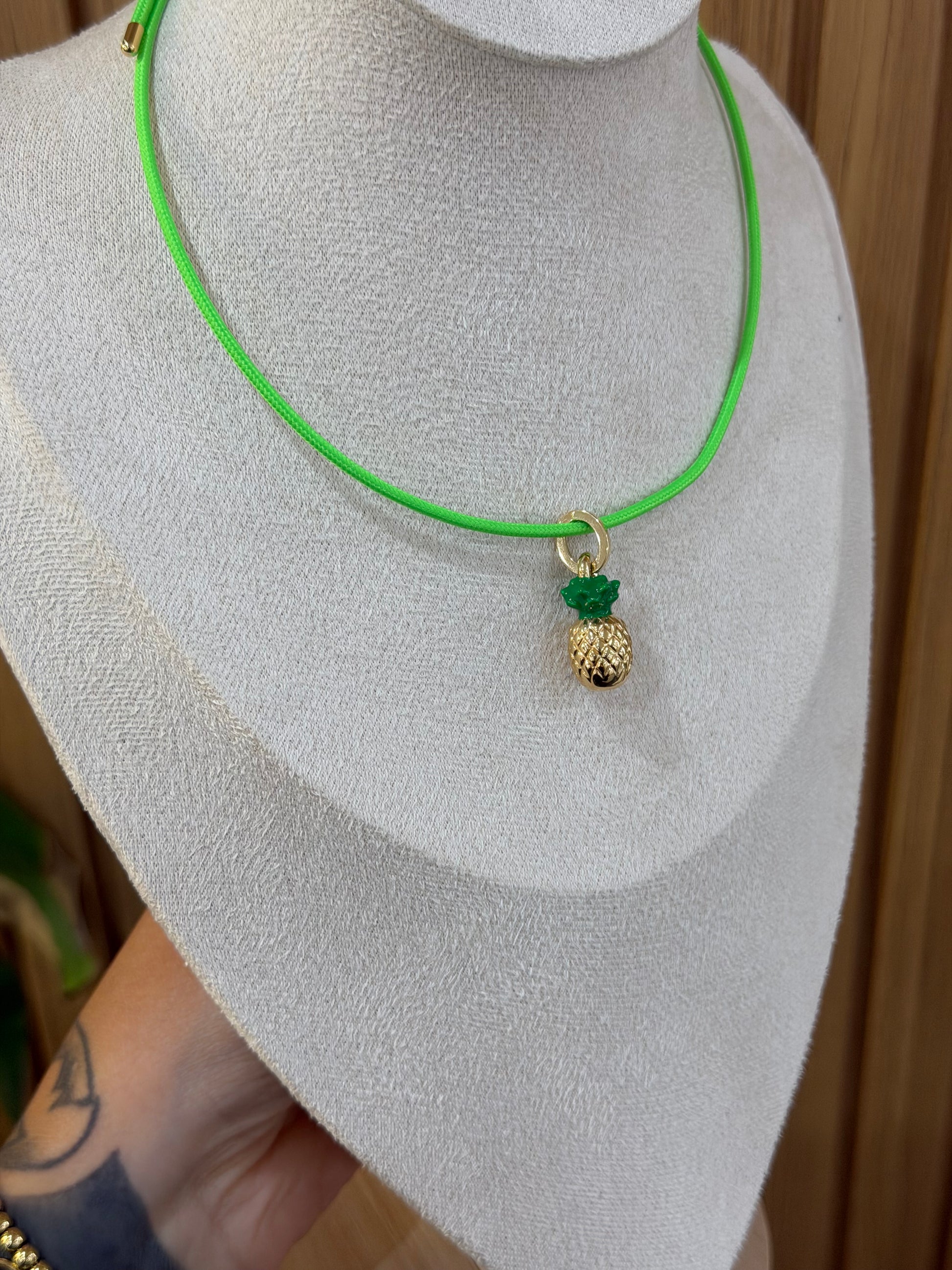 COLLANA CALAMITA CON CIONDOLO ANANAS ORO 18KT
