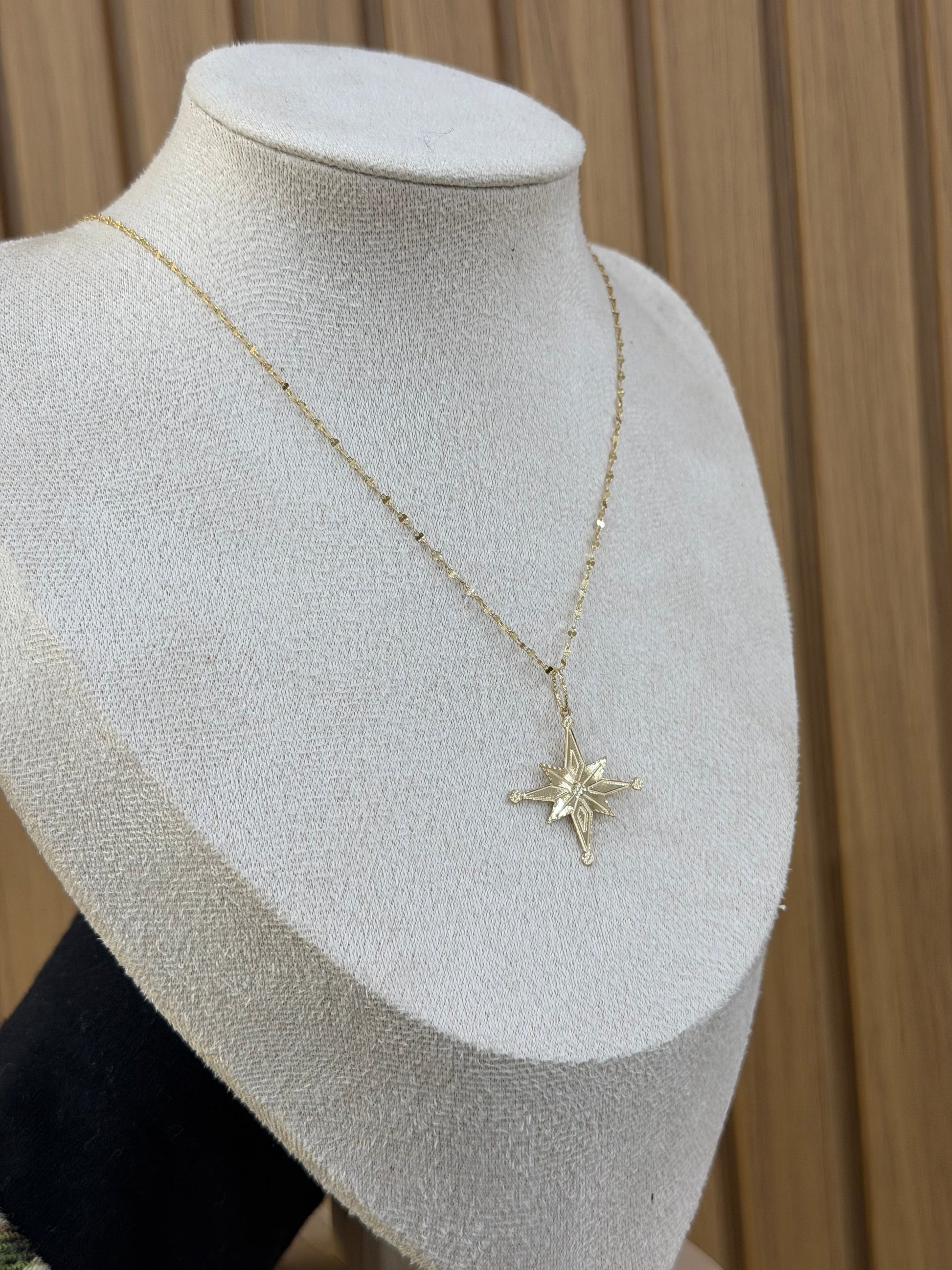 COLLANA ORO 18KT SPECCHIATA CON CIONDOLO ROSA DEI VENTI