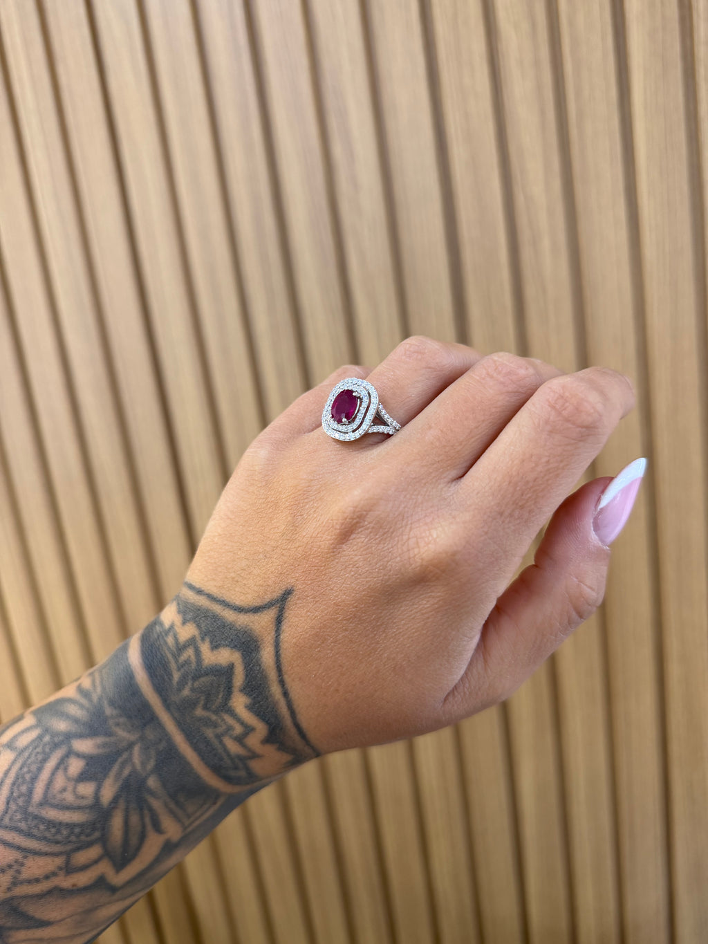 ANELLO ORO 18KT CON DIAMANTI E RUBINO