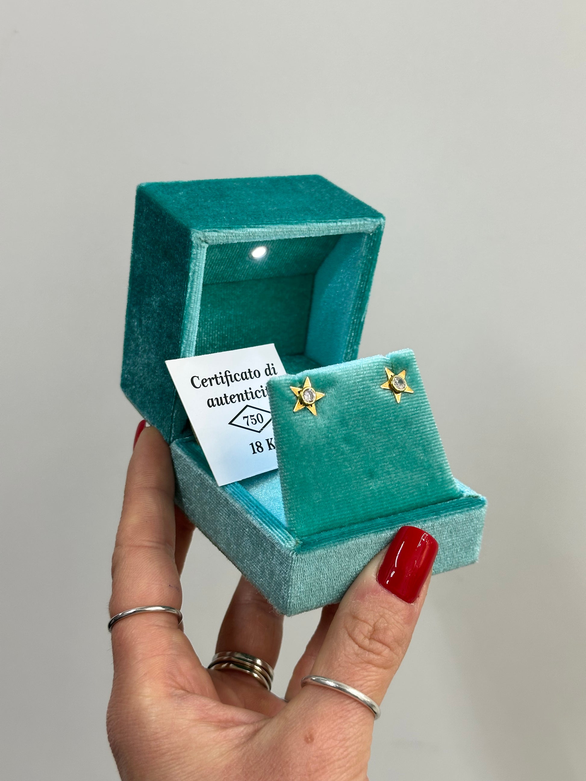 ORECCHINI CON STELLA ZIRCONATA ORO 18KT