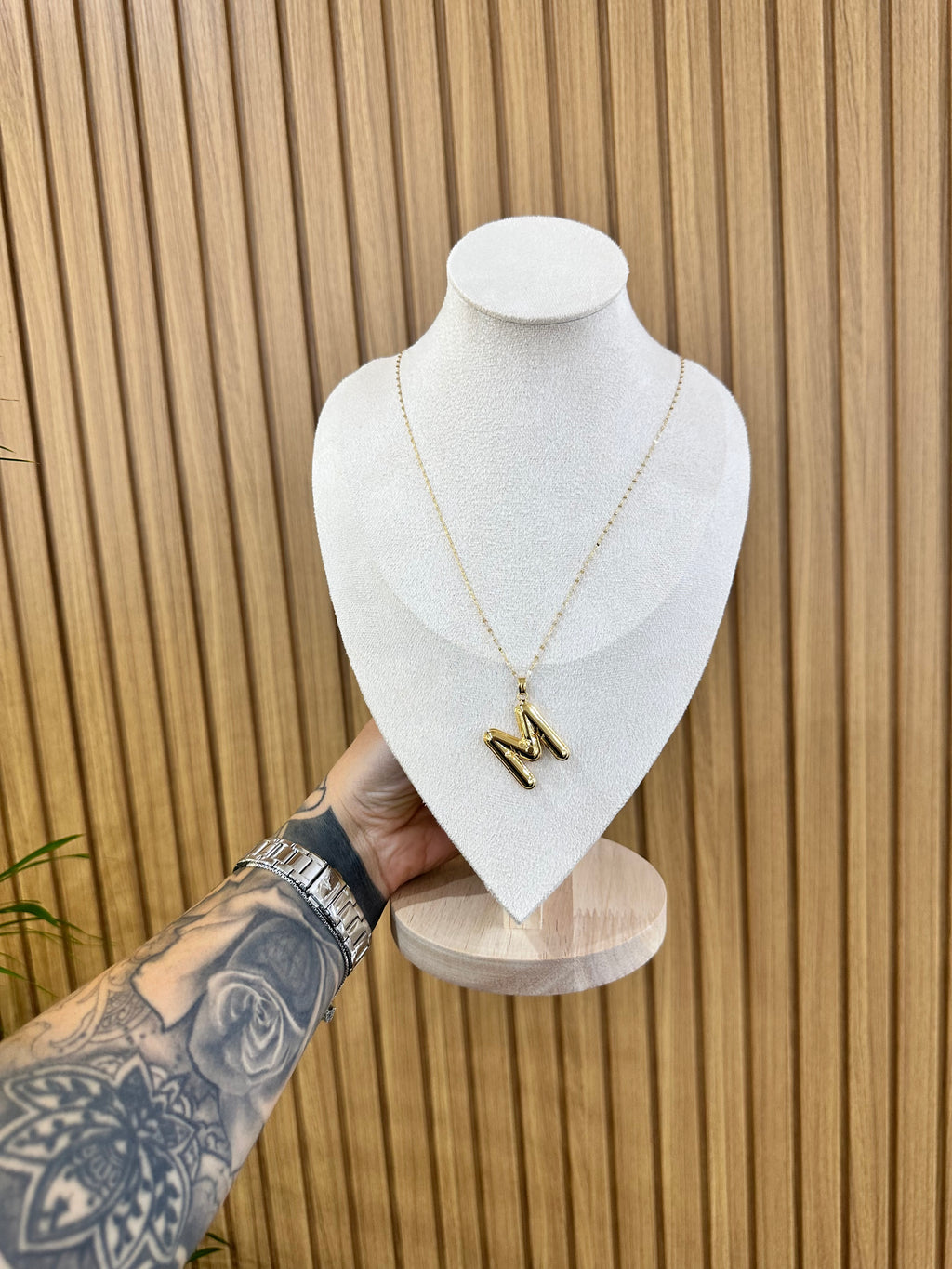 COLLANA SPECCHIATA IN ORO 18KT CON INIZIALE M