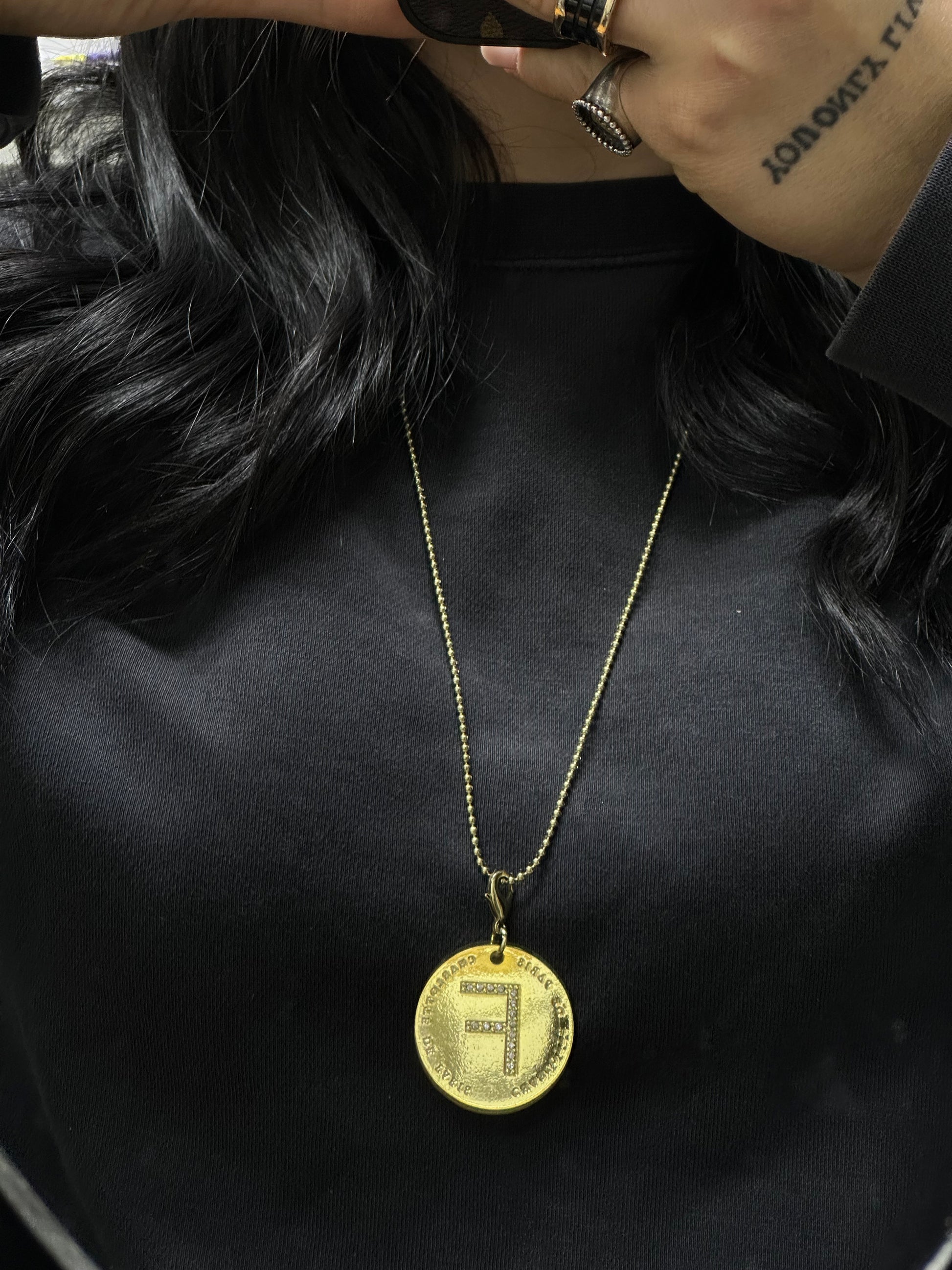 COLLANA INIZIALE IN ACCIAIO CON ZIRCONI LETTERA F