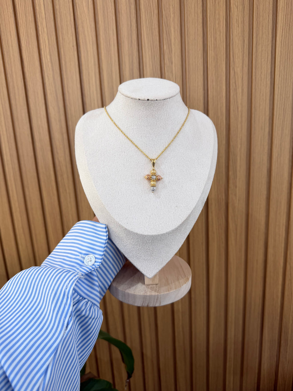 COLLANA ORO 18KT CON CROCE MILLE LUCI E LASER