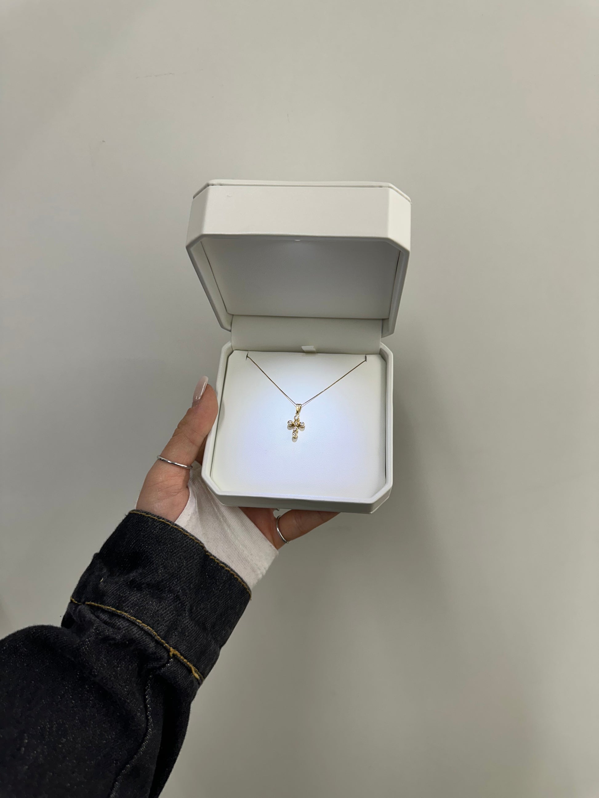 COLLANA CON CROCE ORO 18KT E DIAMANTI