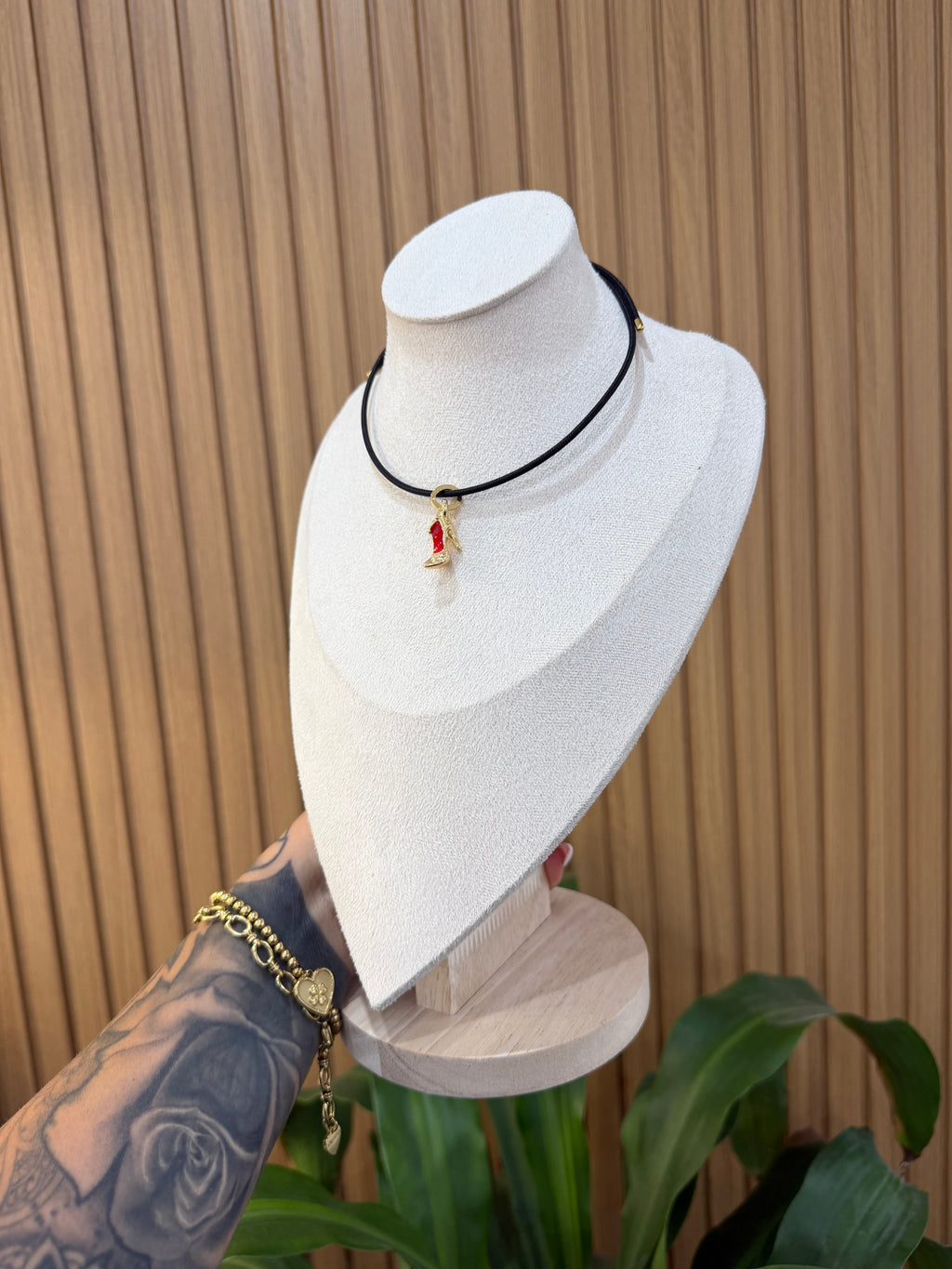 COLLANA CALAMITA CON CIONDOLO TACCO ORO 18KT