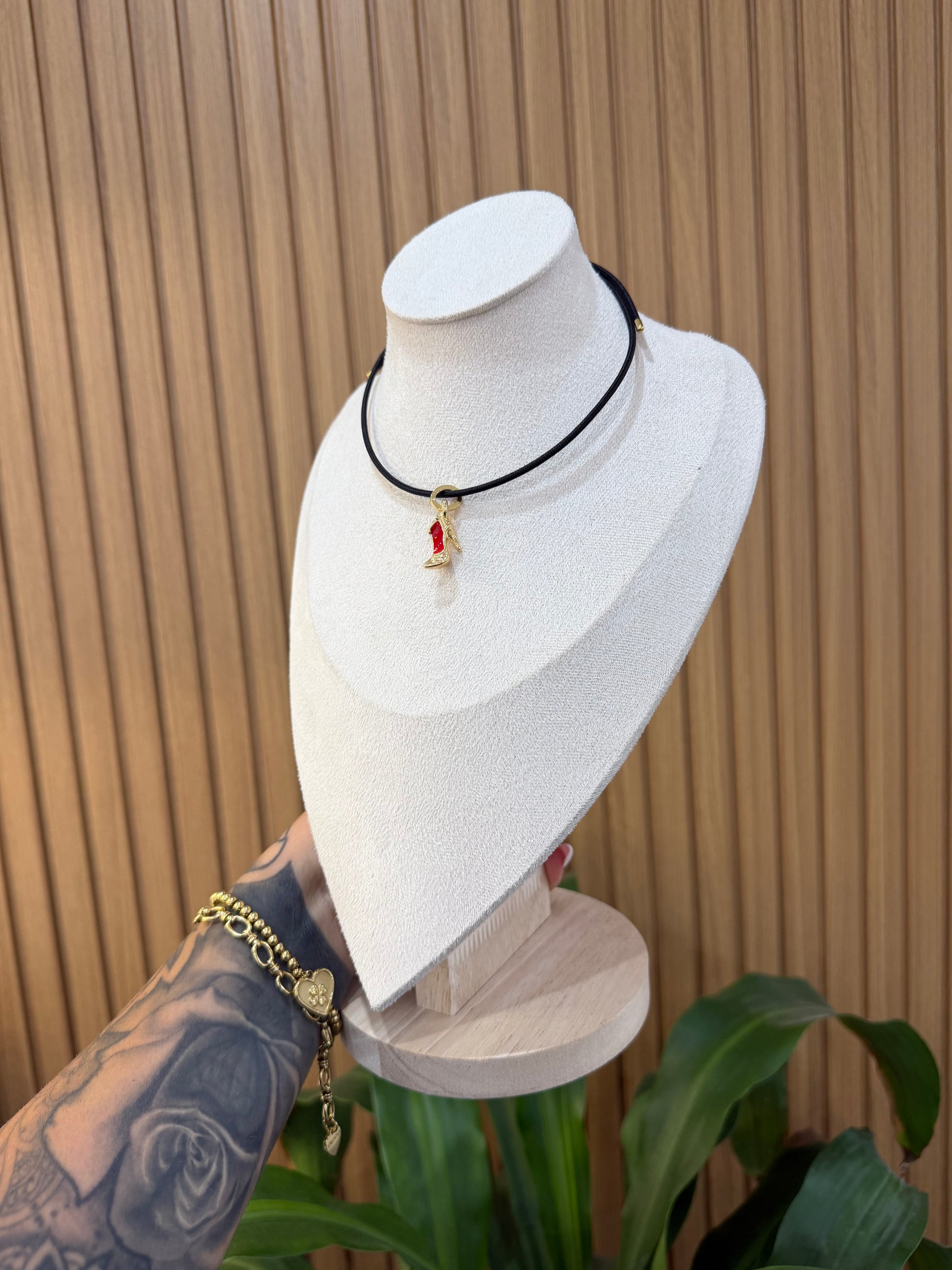 COLLANA CALAMITA CON CIONDOLO TACCO ORO 18KT