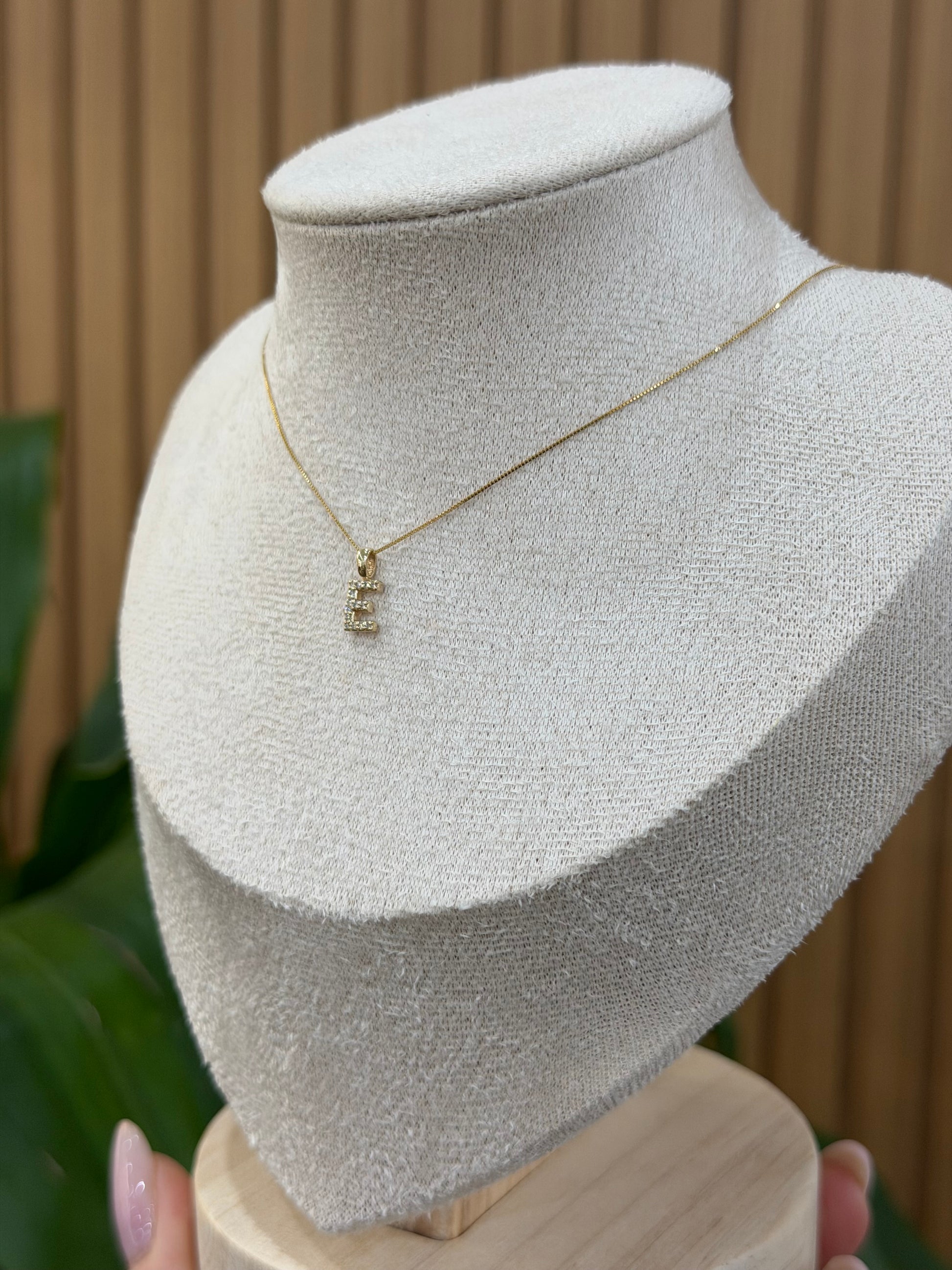 COLLANA INIZIALE E ORO 9 CARATI CON DIAMANTINI
