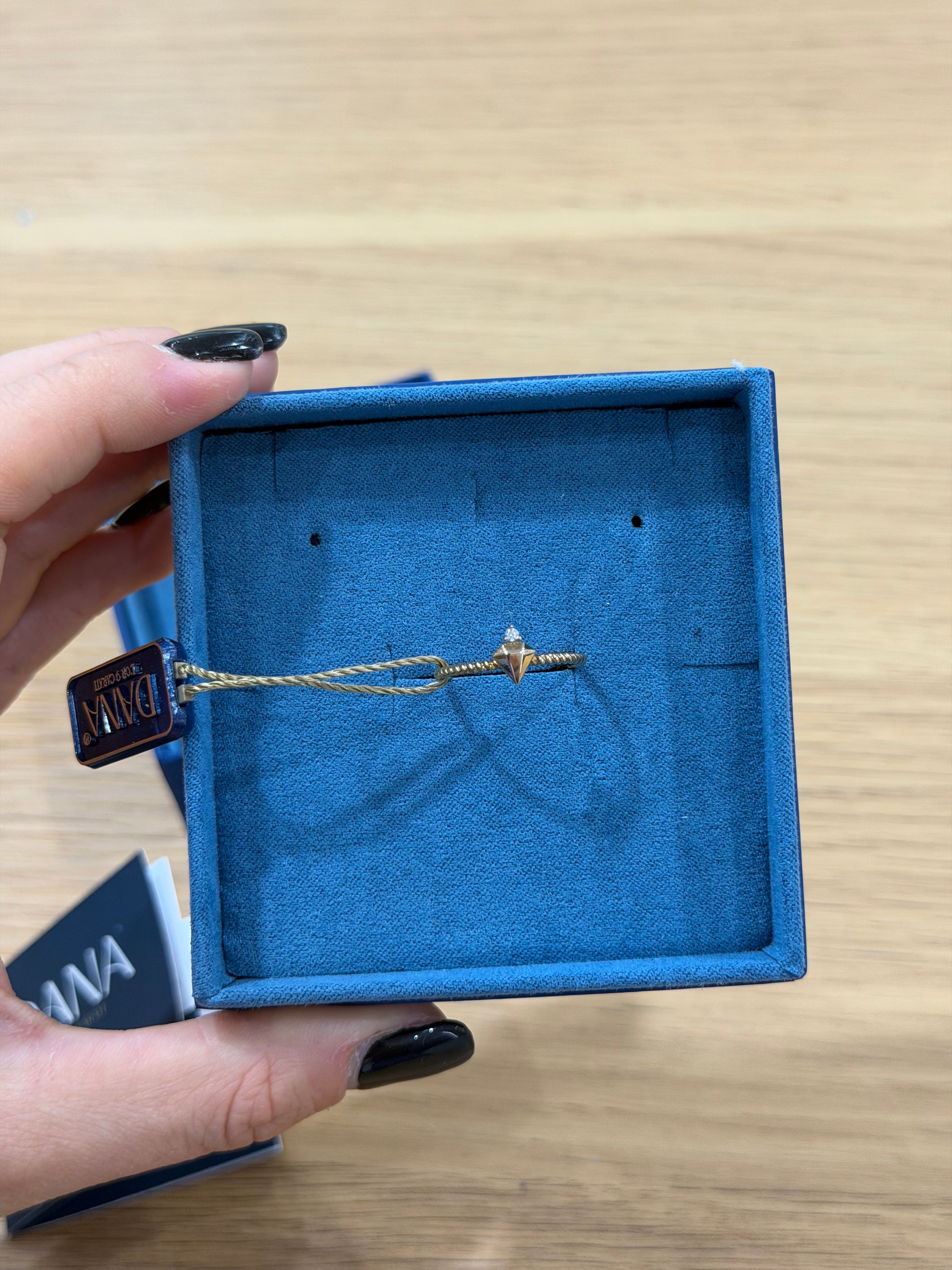 ANELLO A FORMA DI DIAMANTINO DANA ORO 9 CARATI