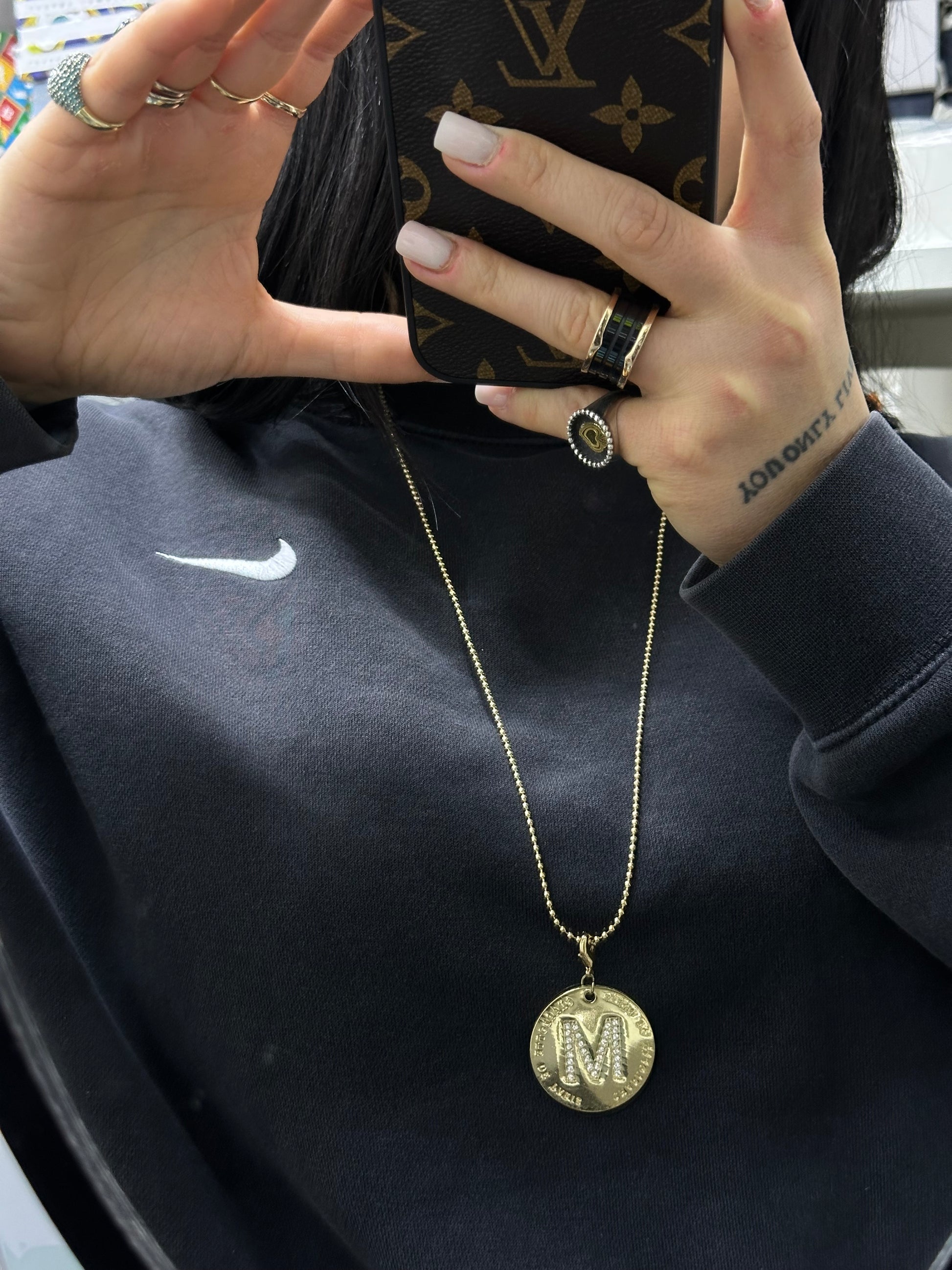 COLLANA INIZIALE IN ACCIAIO CON DORATURA LETTERA M