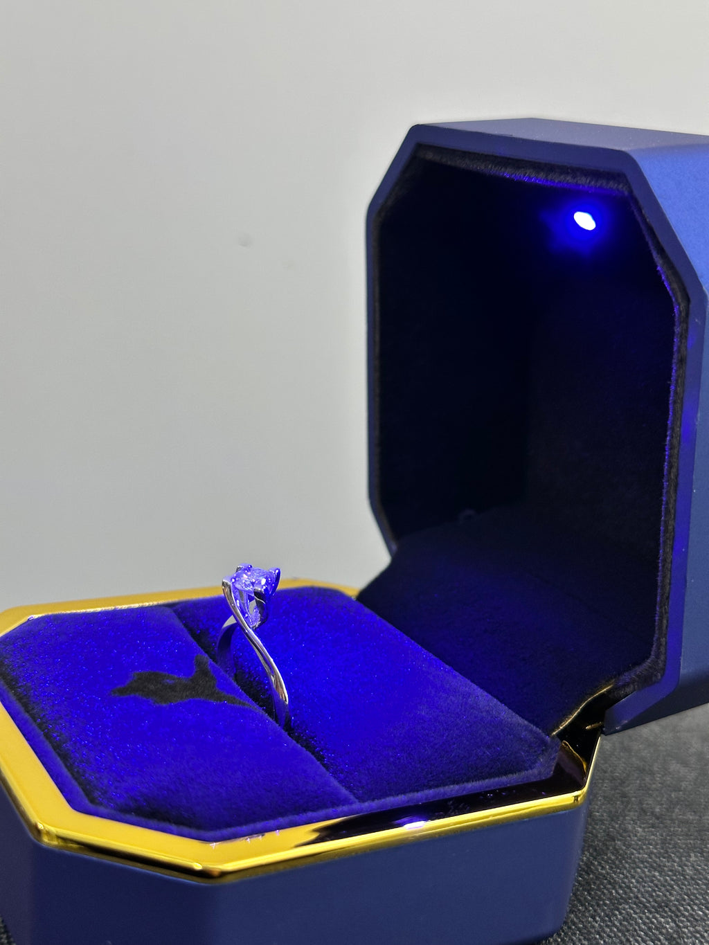 ANELLO SOLITARIO ORO 18KT CON DIAMANTI