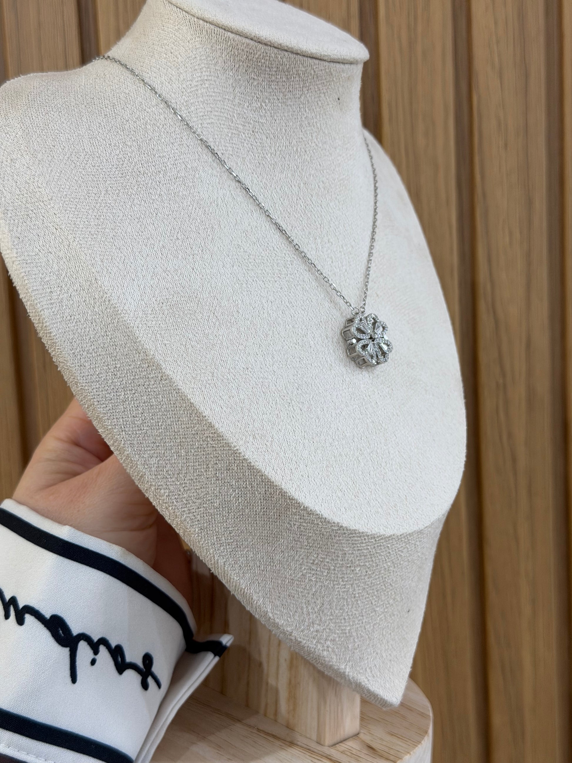 COLLANA MULTIFUNZIONE QUADRIFOGLIO