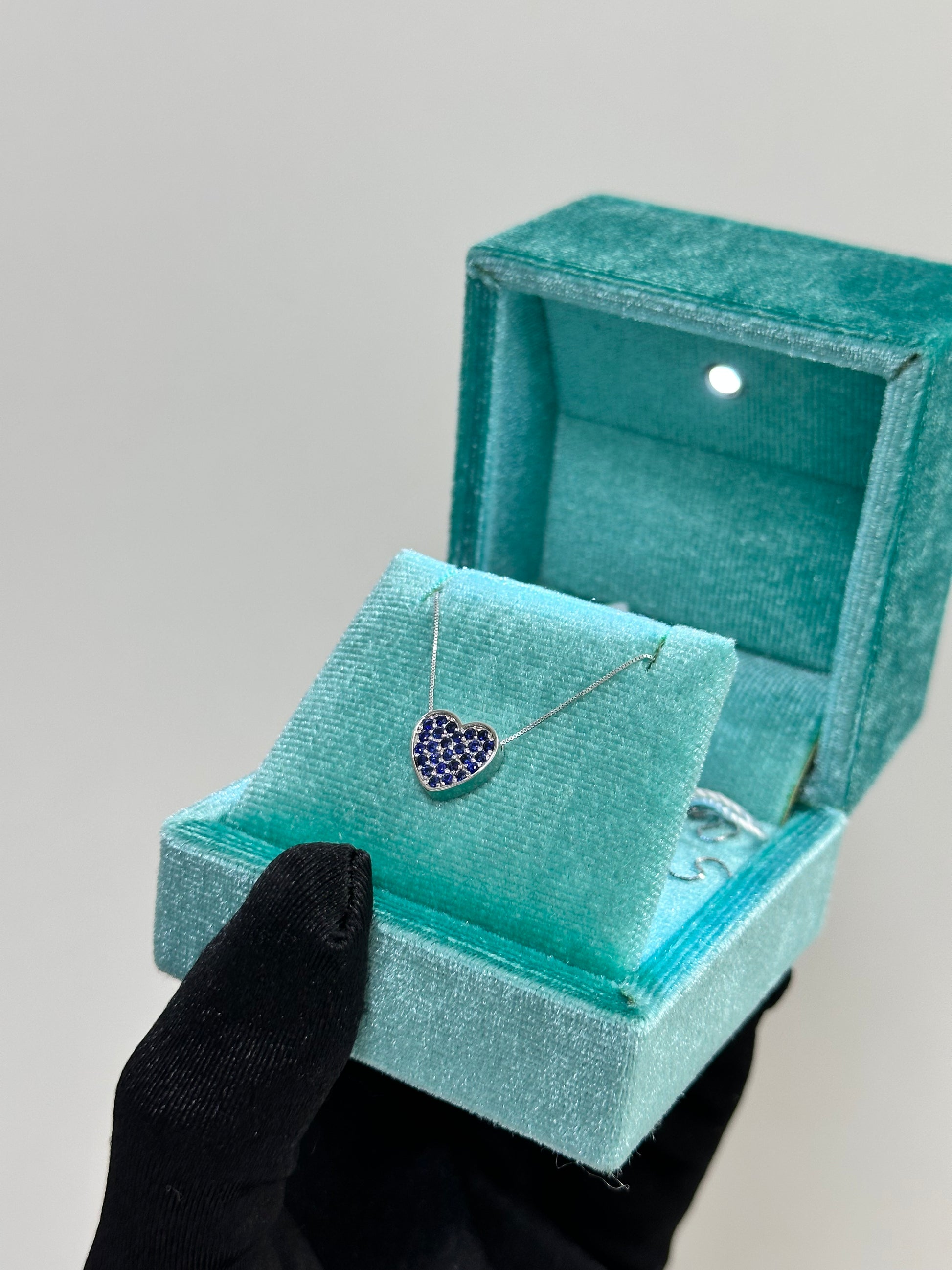 COLLANA CUORE CON ZAFFIRI BLU ORO 18KT