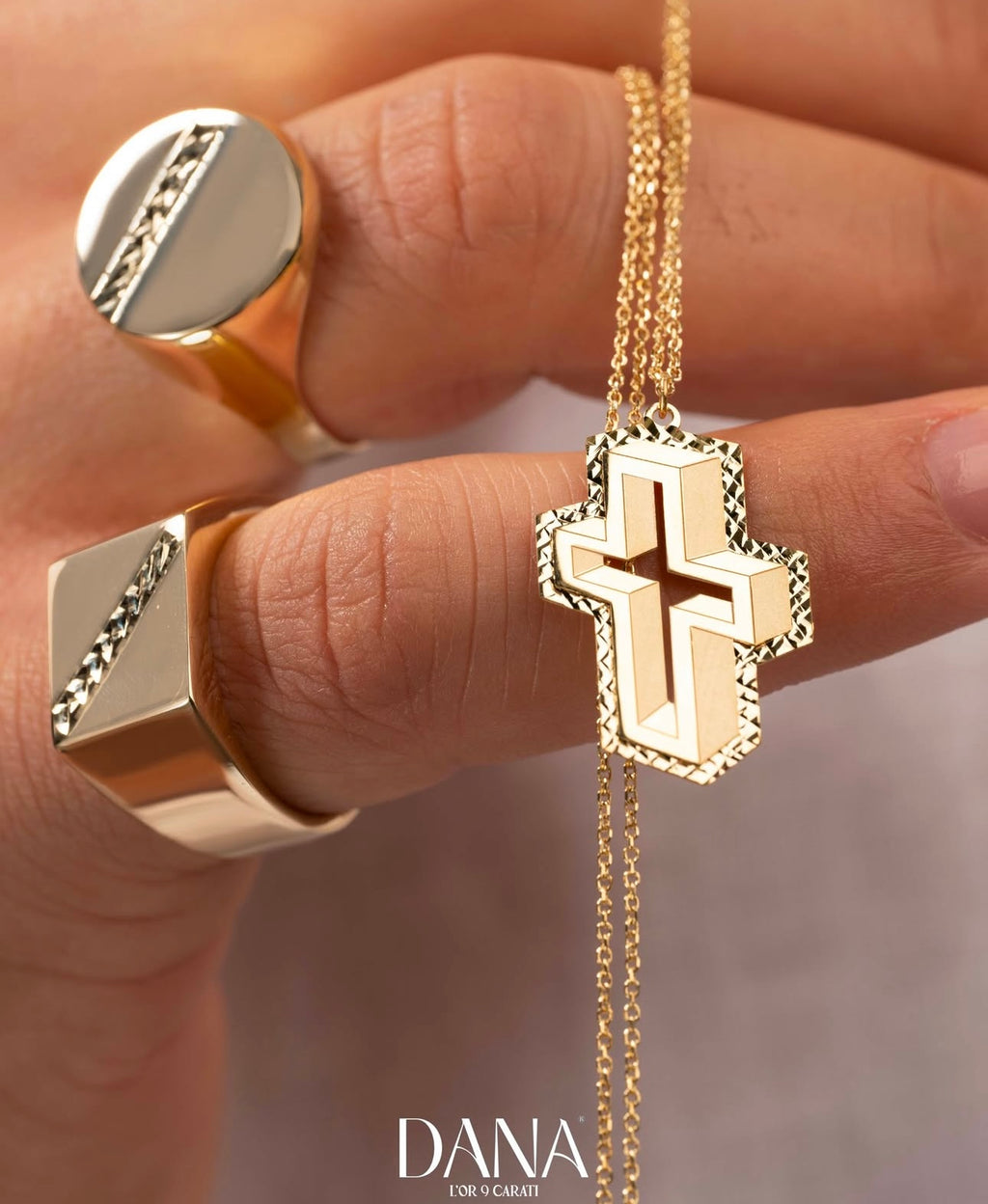 COLLANA CON CROCE 3D DANA ORO 9 CARATI