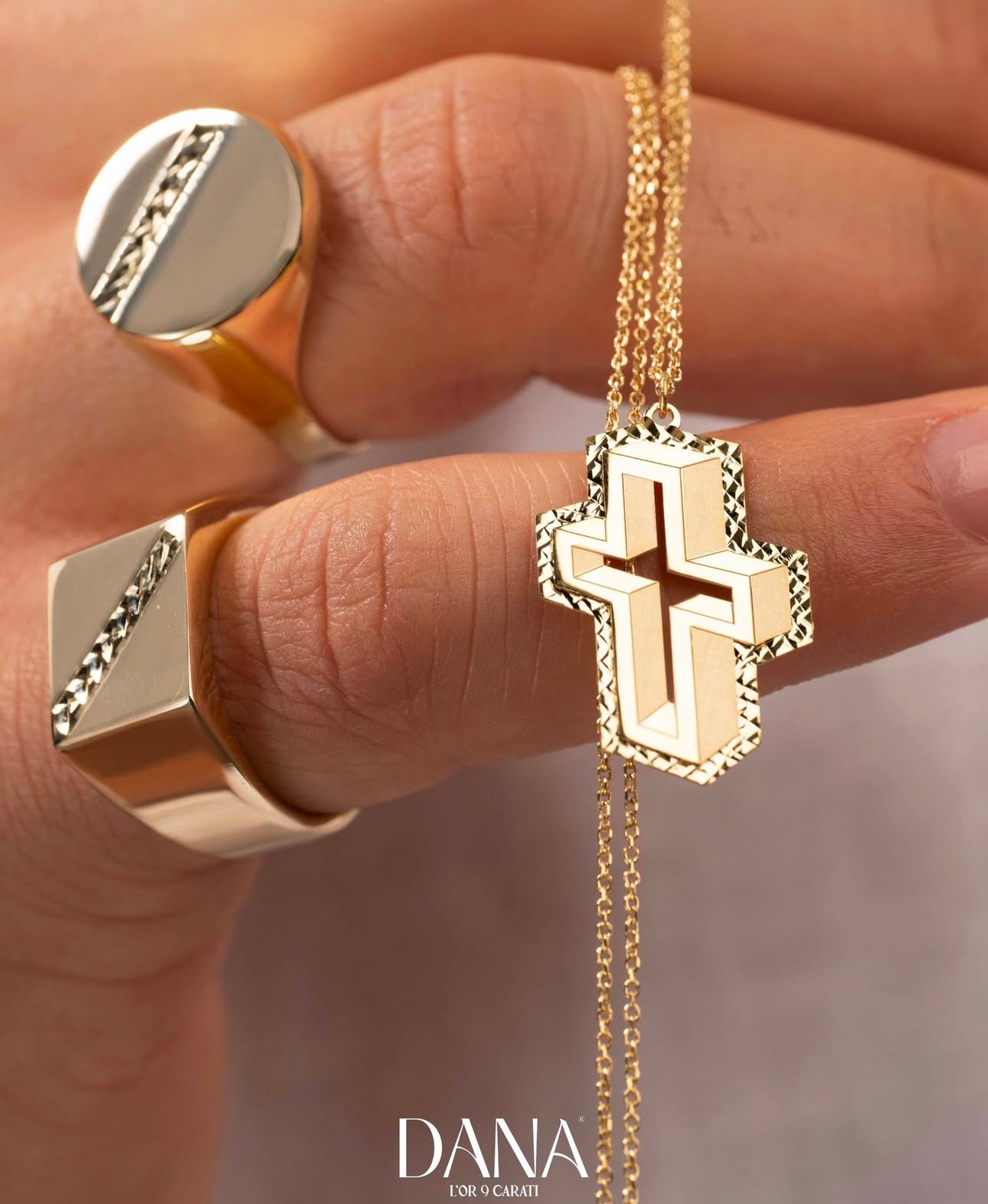 COLLANA CON CROCE 3D DANA ORO 9 CARATI