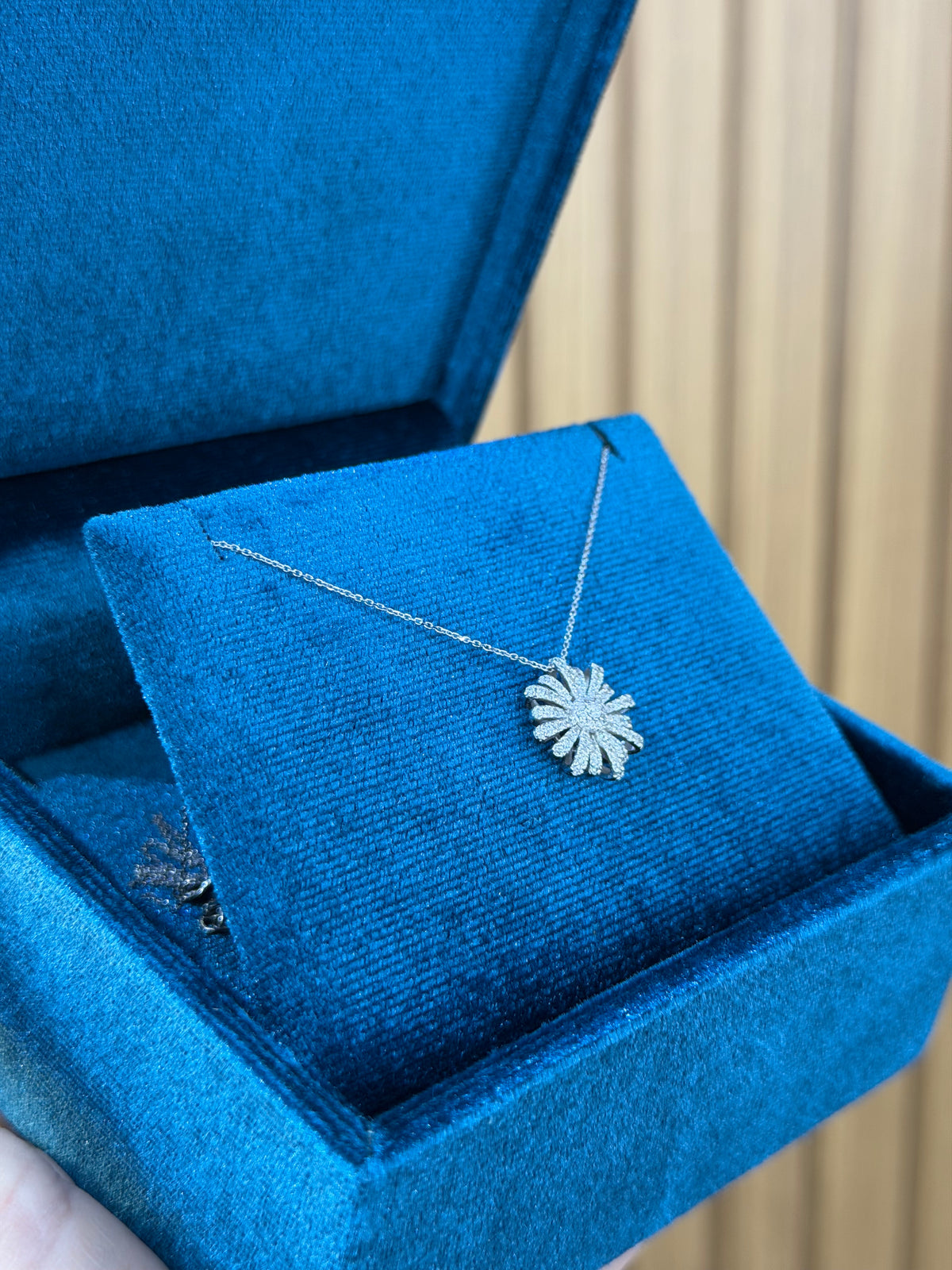 COLLANA ORO 18KT FIORE CON DIAMANTI LUCCIOLE