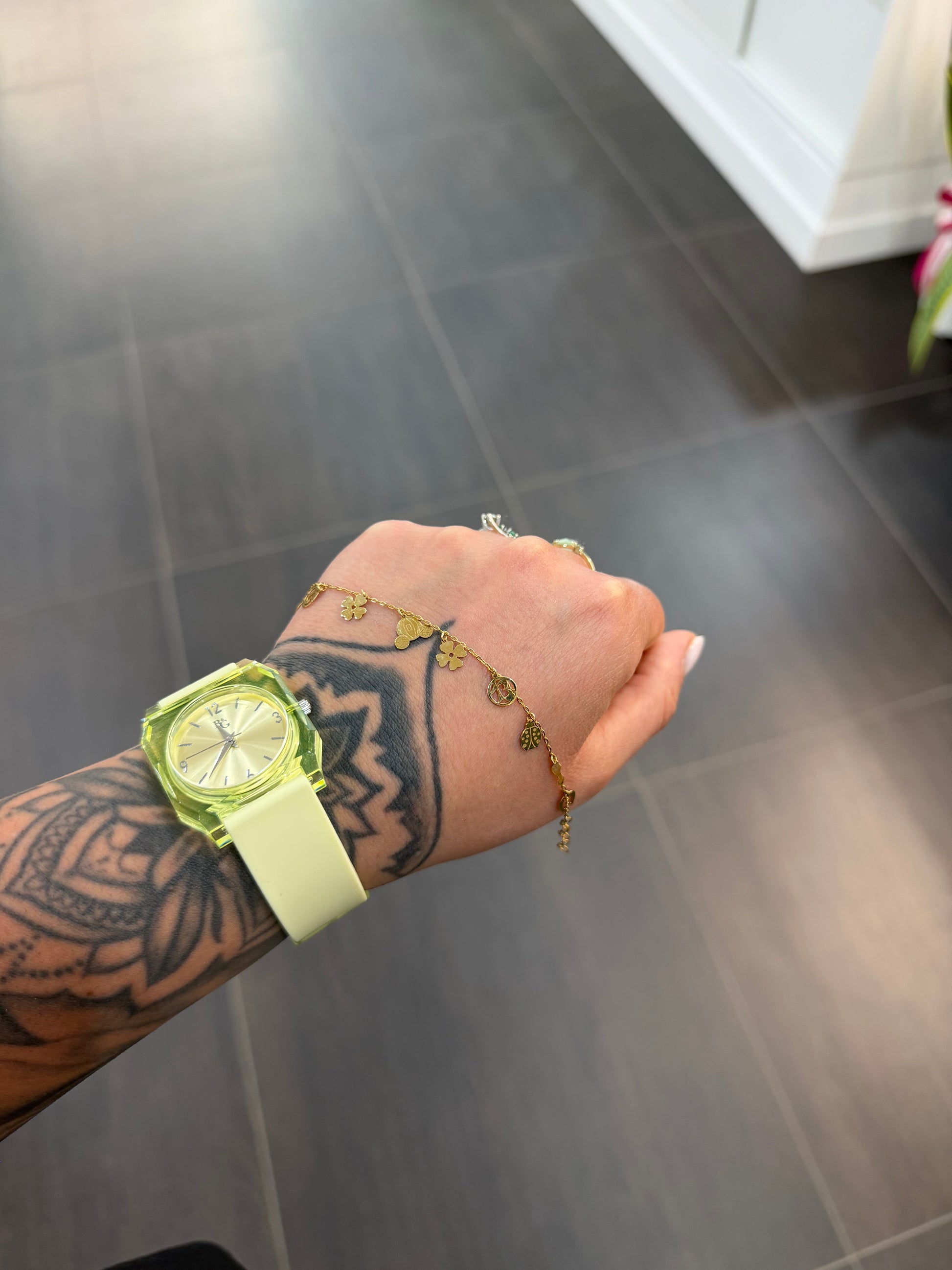 BRACCIALE ORO 18KT CON PENDENTI SCARAMANTICI