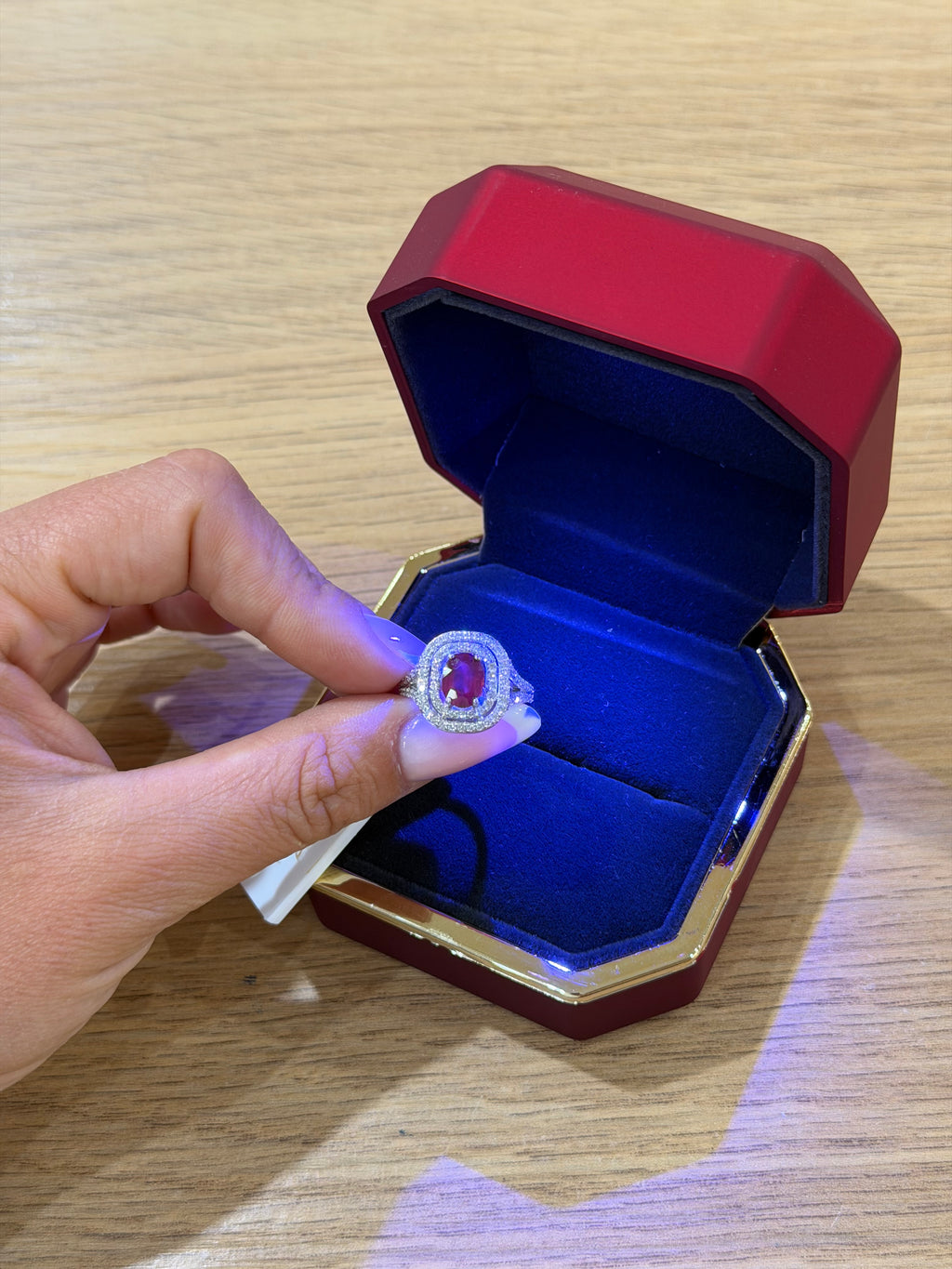 ANELLO ORO 18KT CON DIAMANTI E RUBINO