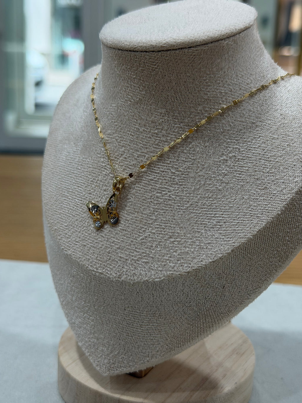 COLLANA ORO 18KT CON CIONDOLO FARFALLA