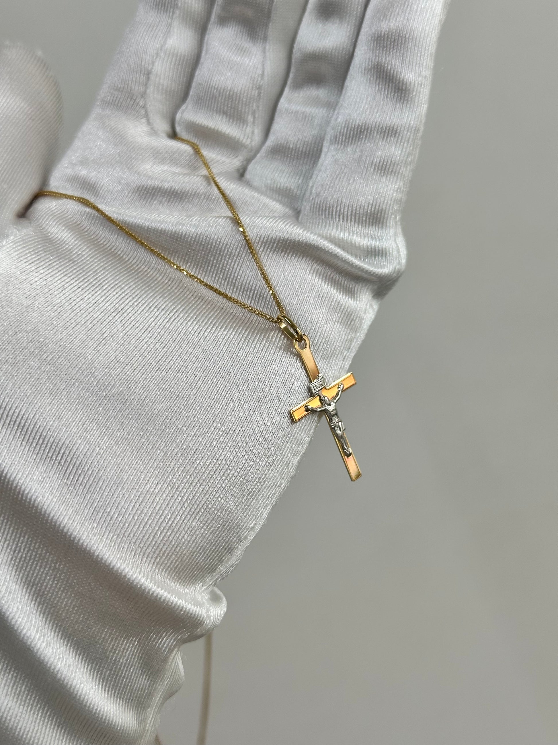 COLLANA CON CROCE BICOLORE E SPIGHETTA ORO 18KT