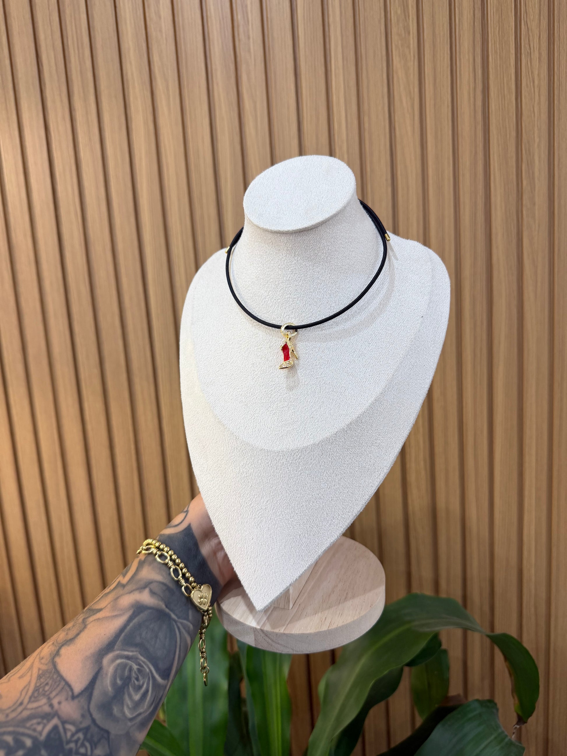 COLLANA CALAMITA CON CIONDOLO TACCO ORO 18KT