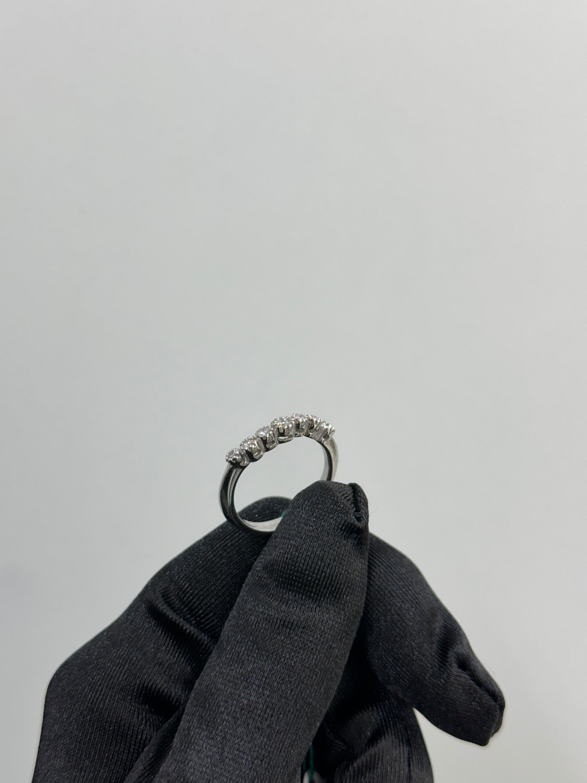 ANELLO MEZZA VERETTA ORO 18KT CON DIAMANTI