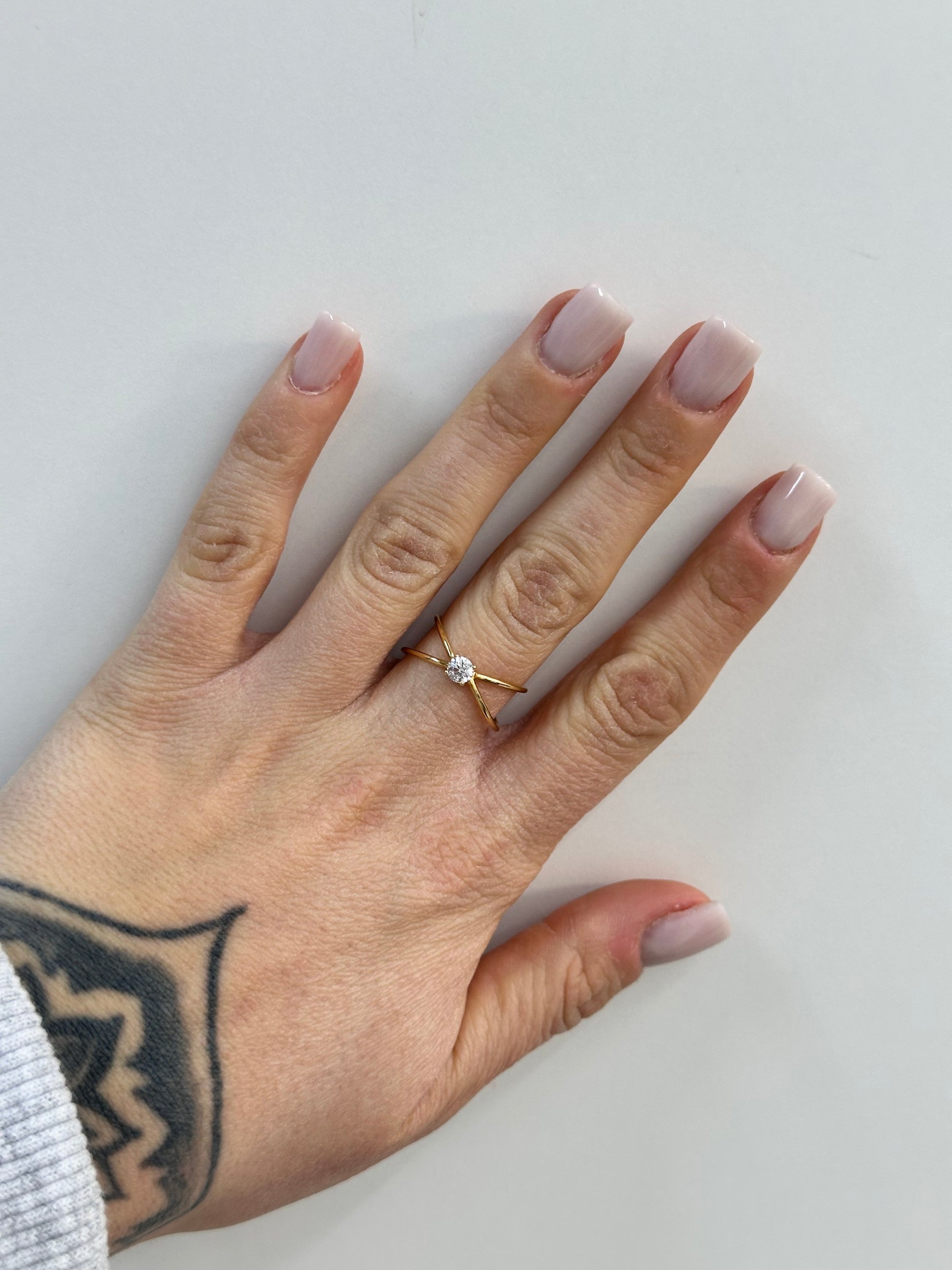 ANELLO INCROCIO CON ZIRCONE ORO 18KT