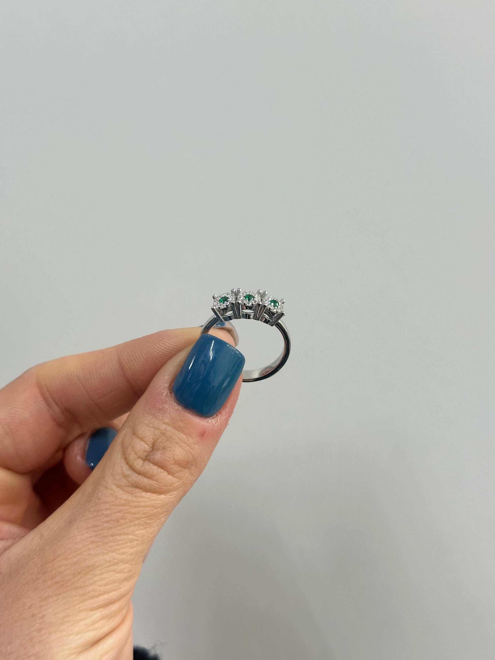 ANELLO TRILOGY CON ZIRCONI VERDI