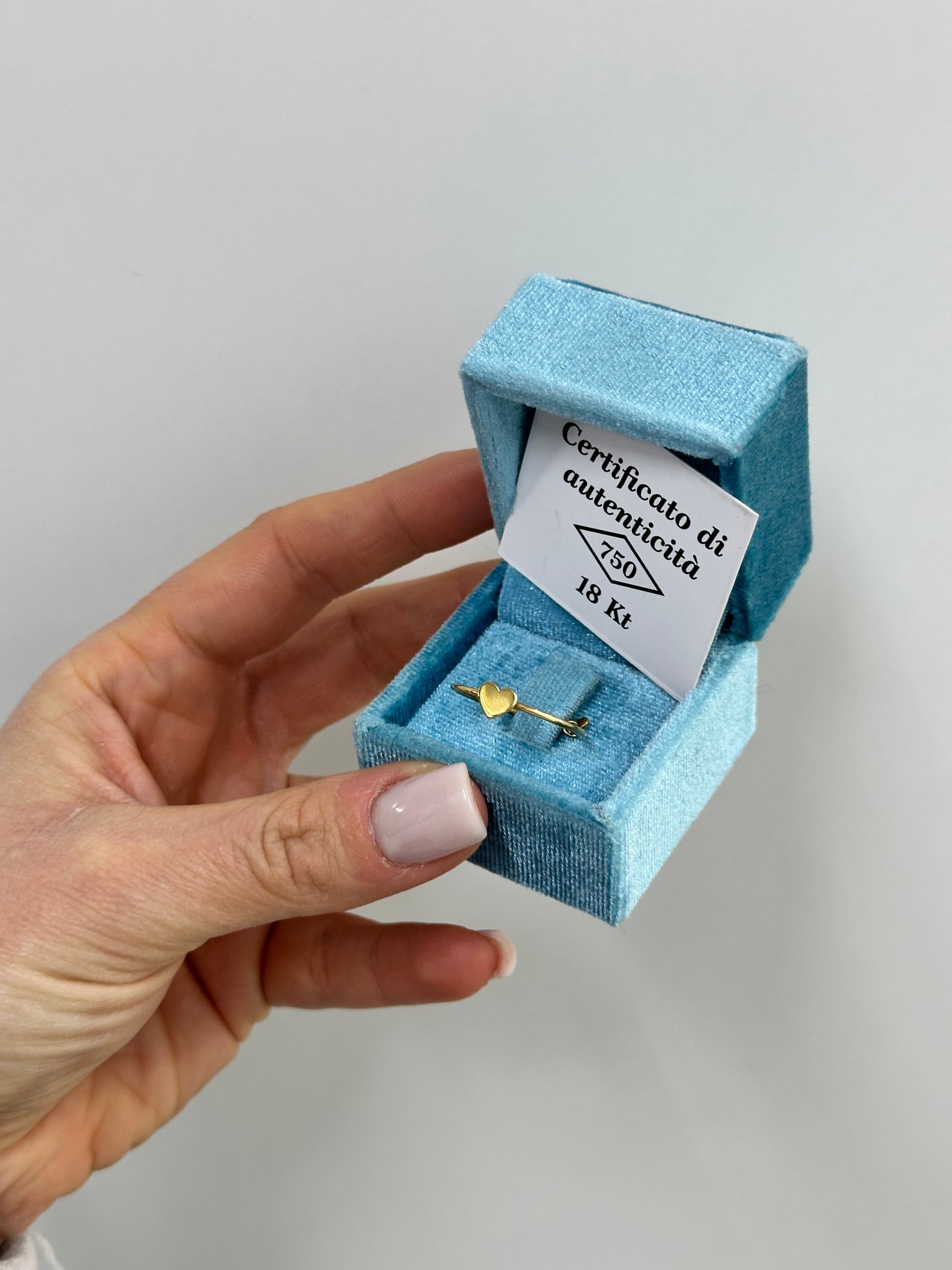 ANELLO IN ORO 18KT CON CUORICINO