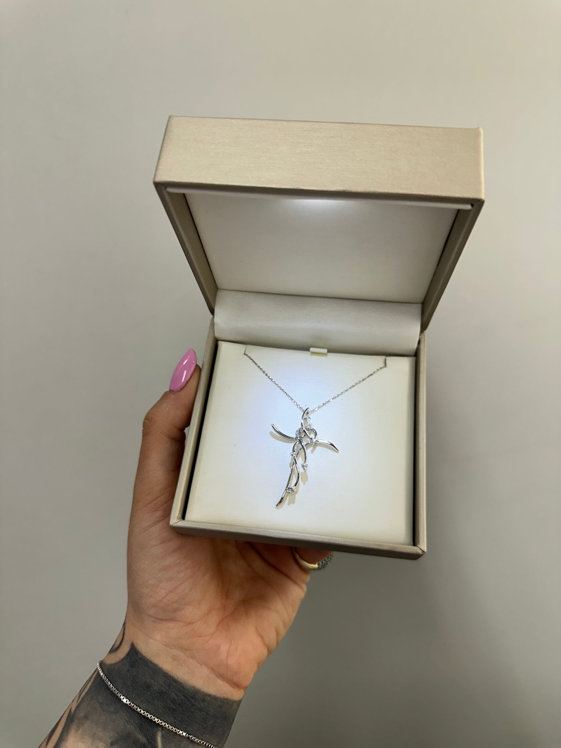 COLLANA CON CROCE E DIAMANTI