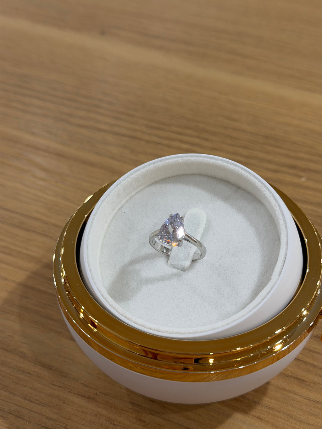 BOX PALLINA DI NATALE CON ANELLO GOCCIA IN ARGENTO 925