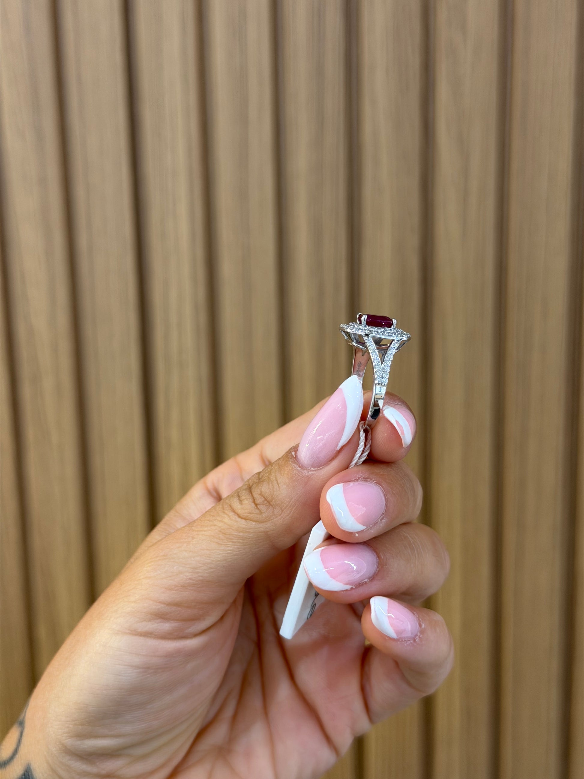 ANELLO ORO 18KT CON DIAMANTI E RUBINO
