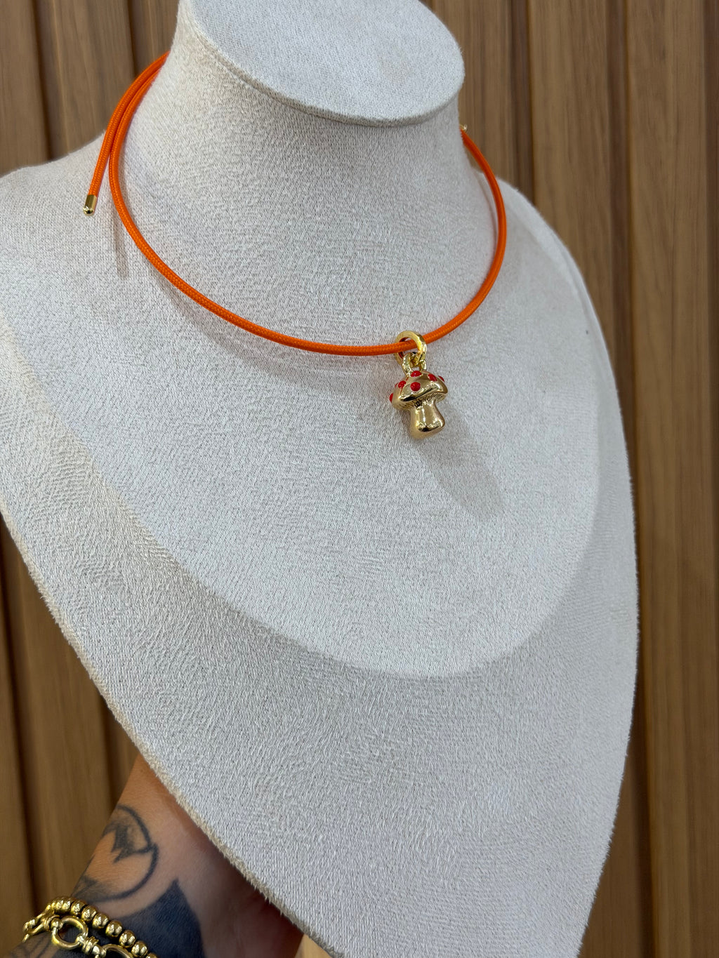 COLLANA CALAMITA CON CIONDOLO FUNGO ORO 18KT